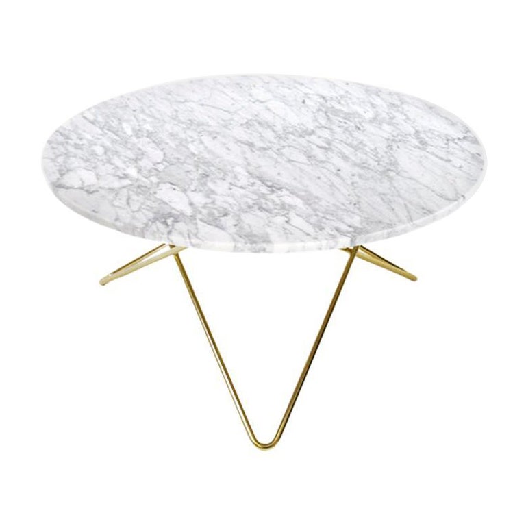 Tavolo "O" in marmo bianco di Carrara e ottone di OxDenmarq