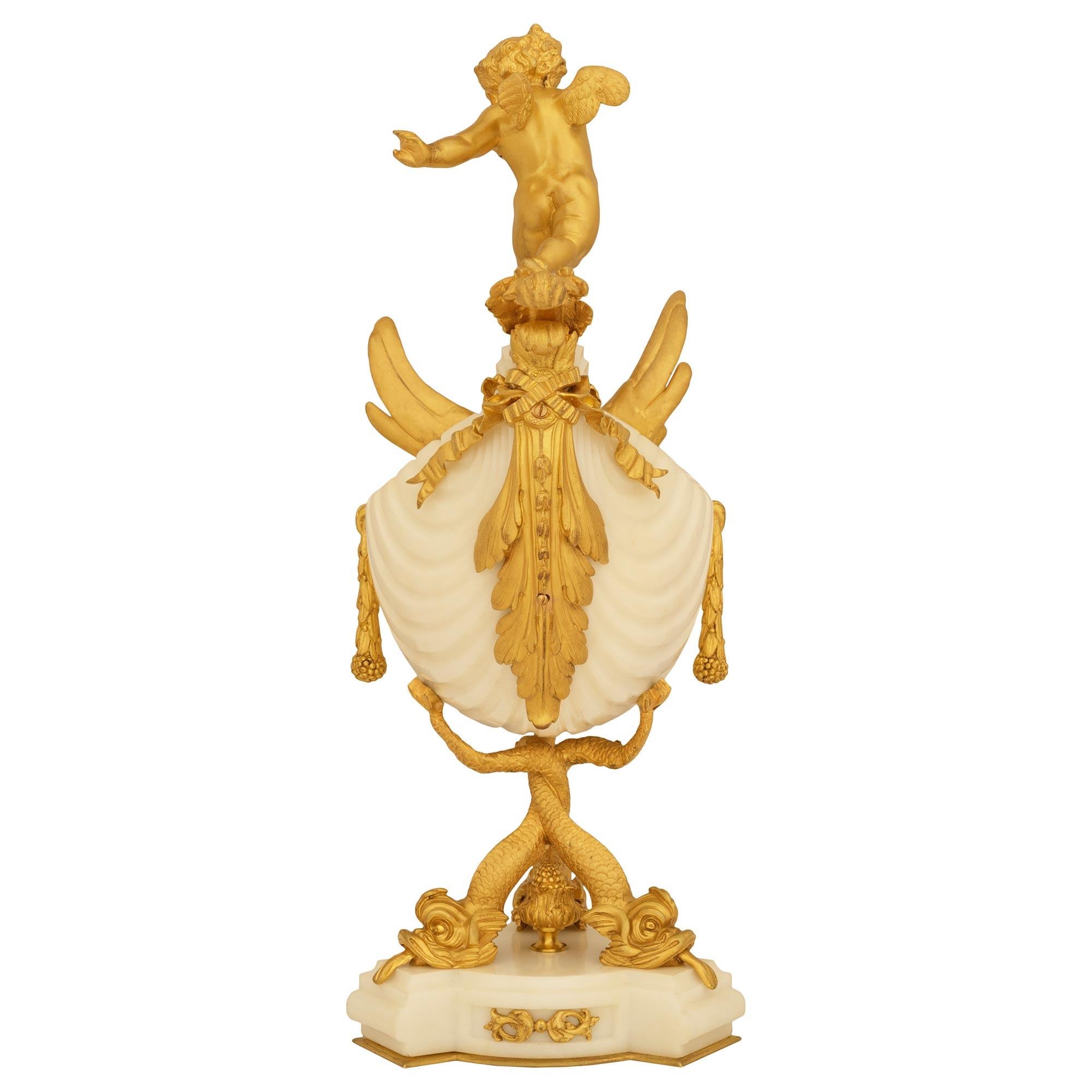 Mittelstück aus weißem Carrara-Marmor und Ormolu im Angebot 3