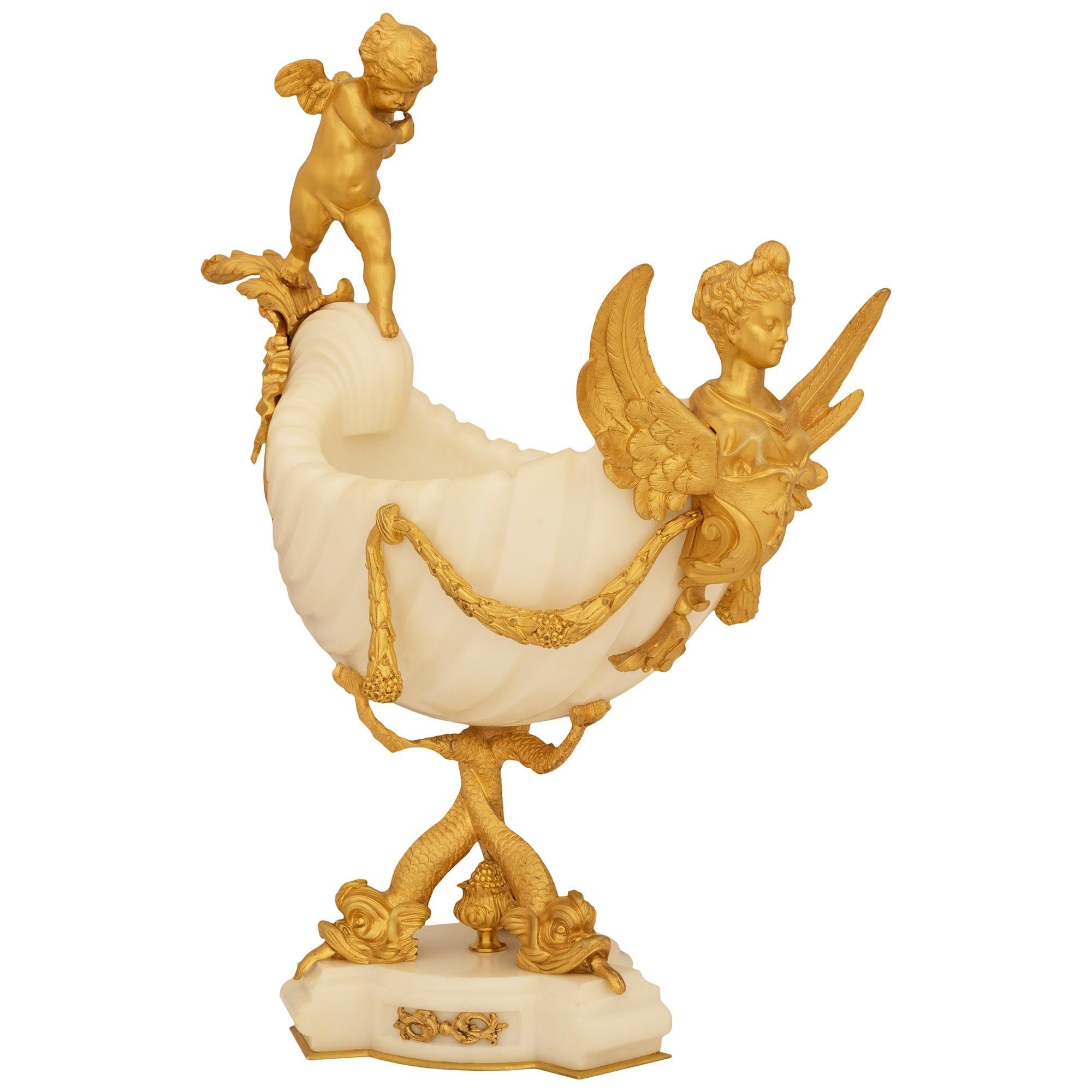 Mittelstück aus weißem Carrara-Marmor und Ormolu (Louis XVI.) im Angebot