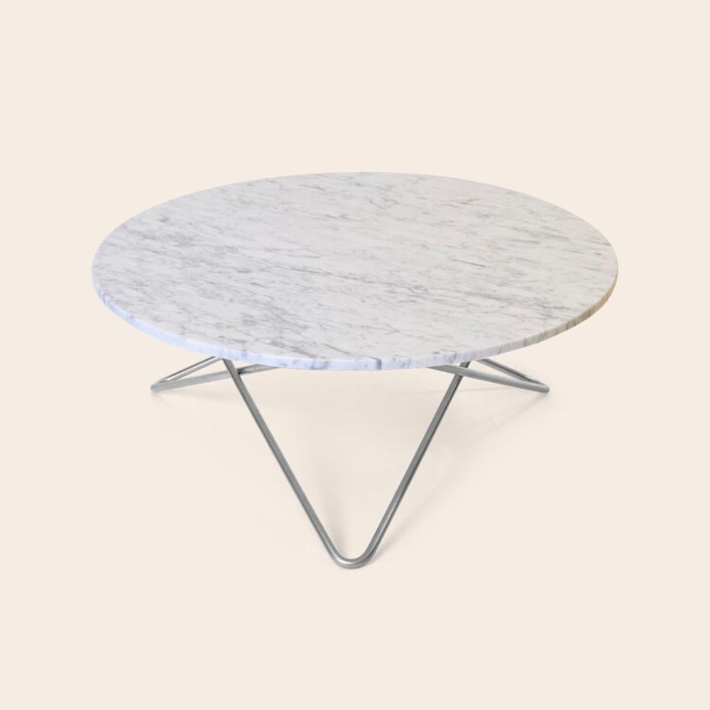 White Carrara marble and steel large O table by OxDenmarq
Dimensions: D 100 x H 40 cm
Materials: Steel, White Carrara Marble
Available in other size. Different top and frame options available.

OX DENMARQ is a Danish design brand aspiring to