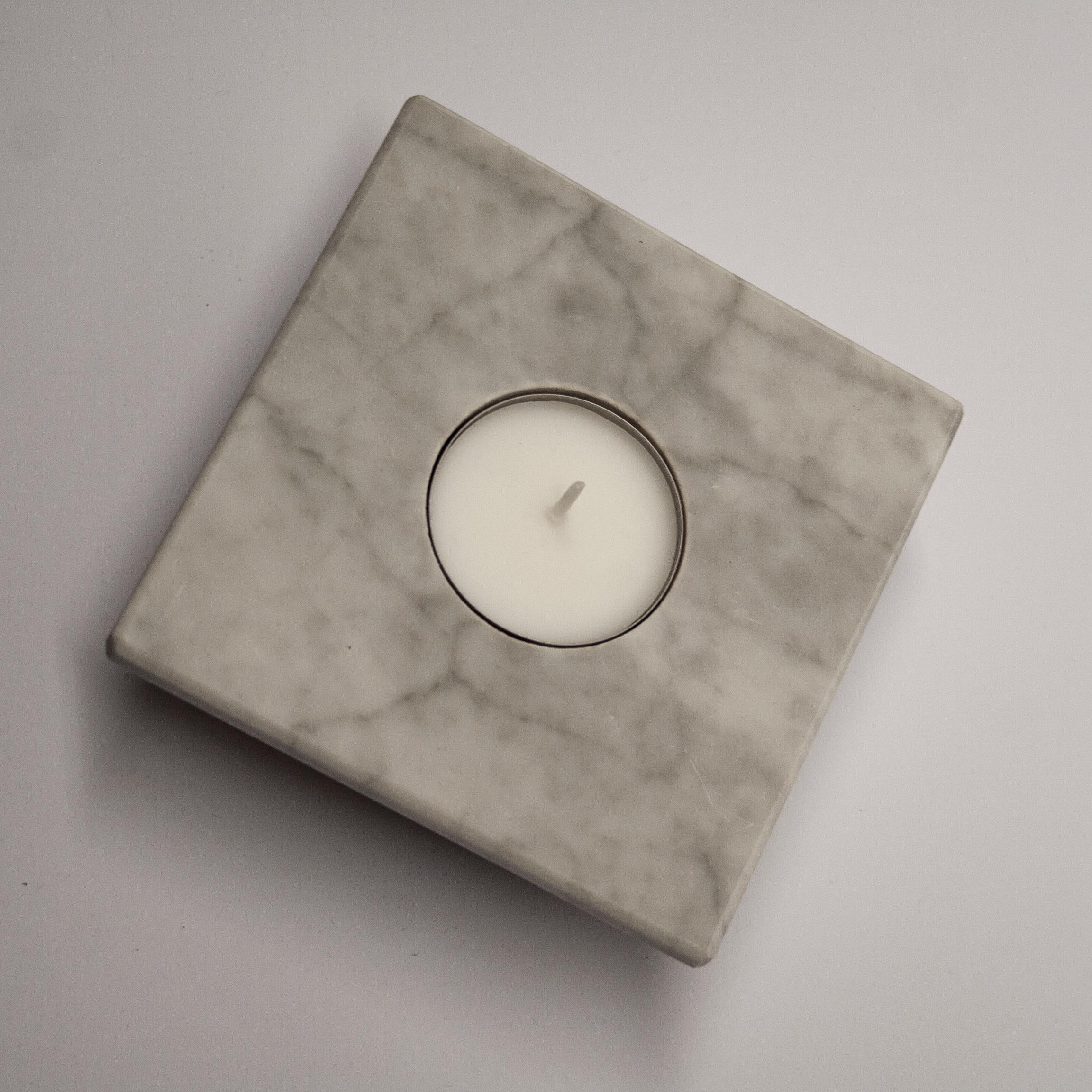 White Carrara Marble Candle Holder Contemporary Design Mother’s Day Gift Spain.
Beautiful candle holder of unique and simple design, it is an inverted pyramid of solid marble.
At the top a square with a hole in the shape of a central circle where to