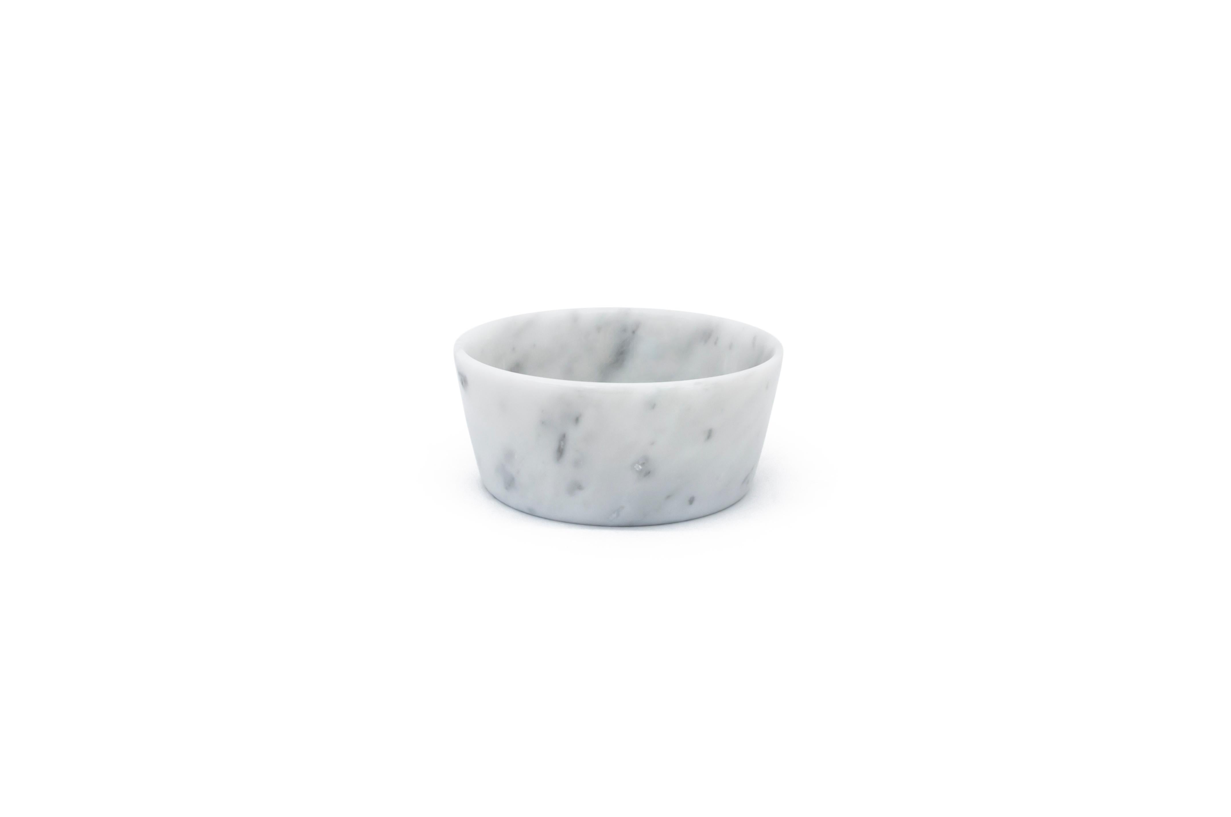 White Carrara marble bowl for cats and dogs, made in Italy, Carrara. Size small.
Each piece is in a way unique (every marble block is different in veins and shades) and handmade by Italian artisans specialized over generations in processing marble.