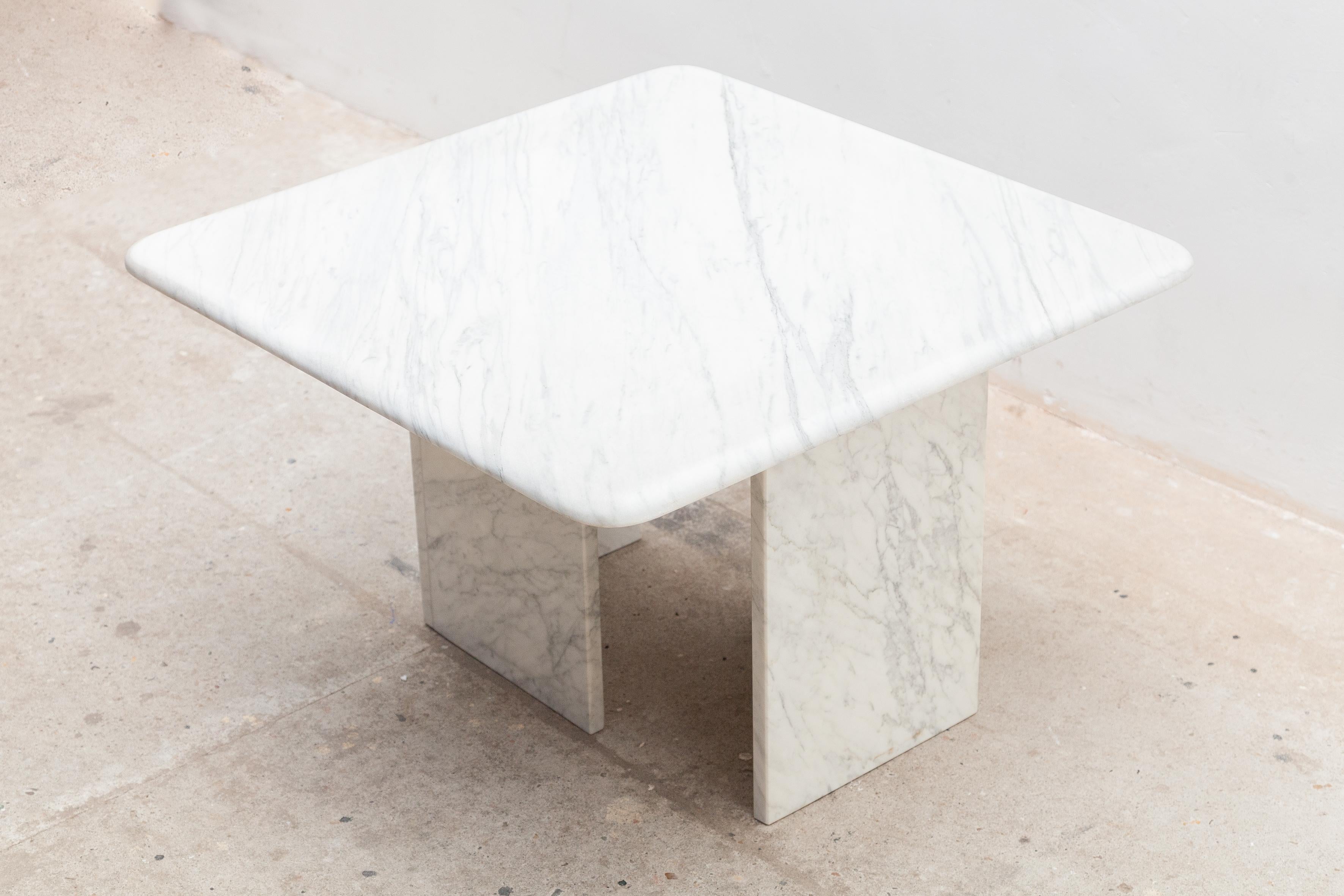 Mid-Century Modern White Carrara Marble Coffee-Table, 1970s Italy