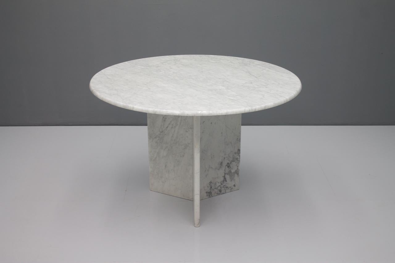 Beautiful white Carrara marble dining table from Italy, 1970s.
Very good condition.