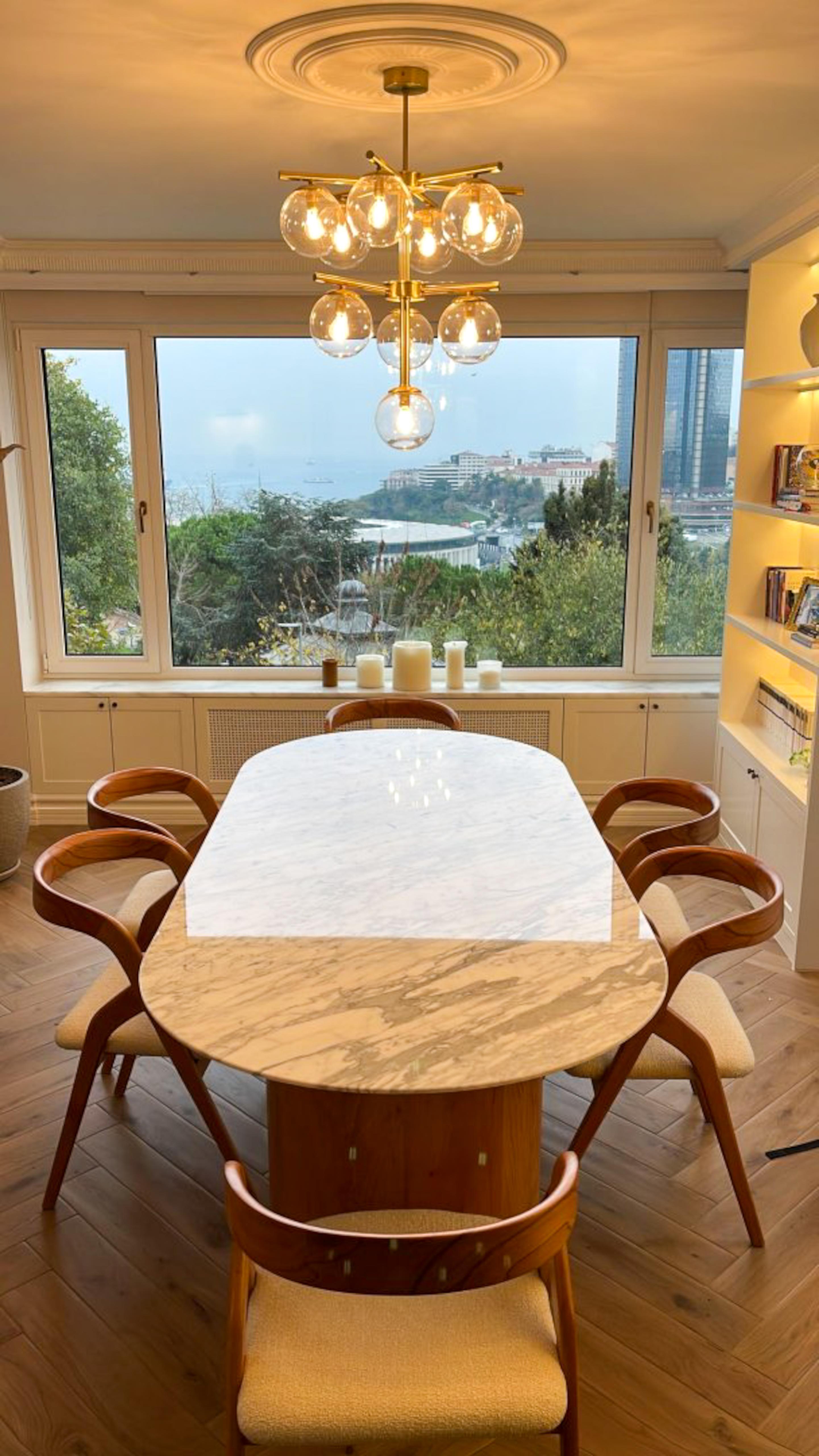 Intagliato Tavolo da pranzo in marmo bianco di Carrara - Tavolo da pranzo in marmo bianco in vendita