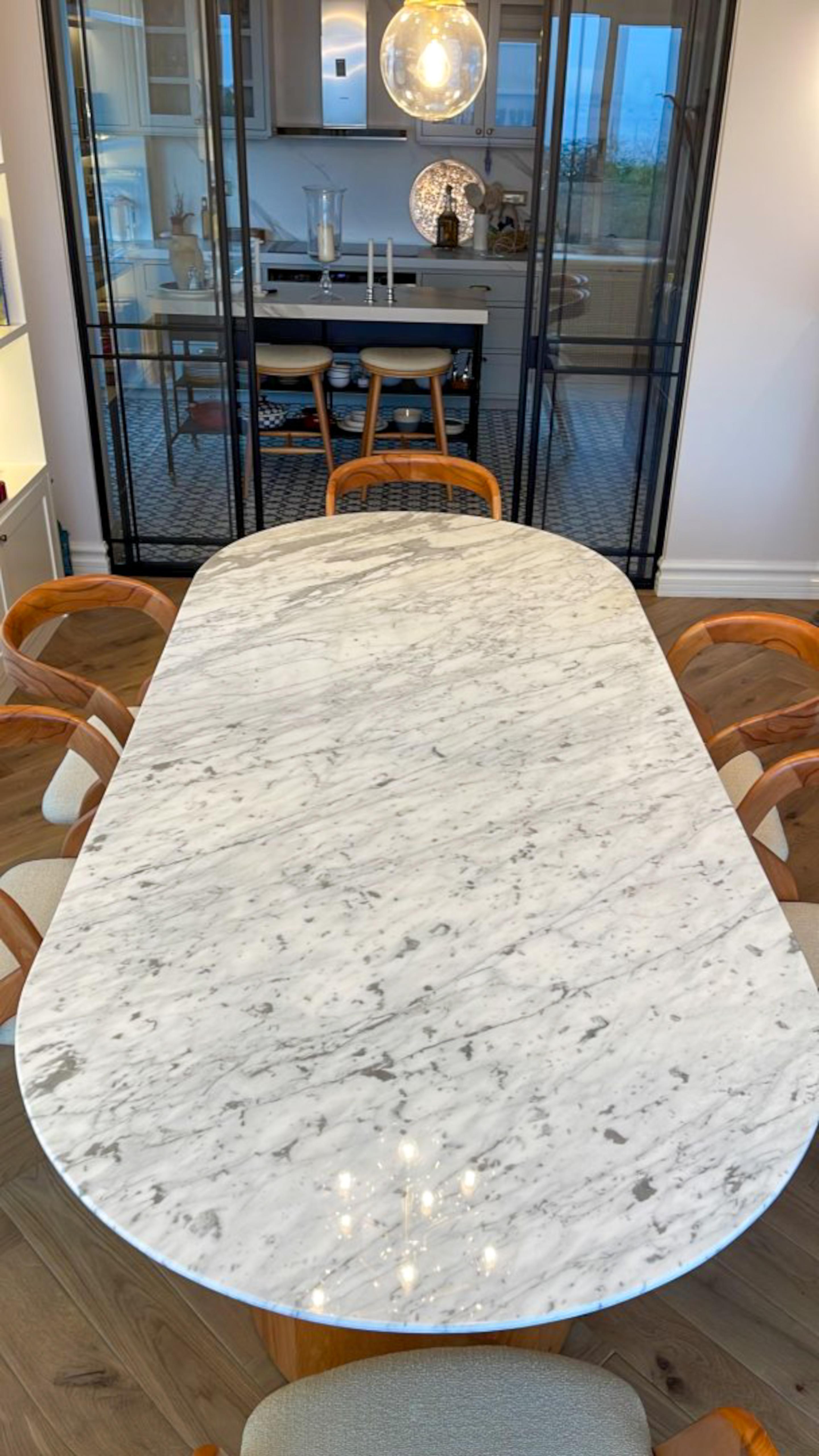 XXI secolo e contemporaneo Tavolo da pranzo in marmo bianco di Carrara - Tavolo da pranzo in marmo bianco in vendita