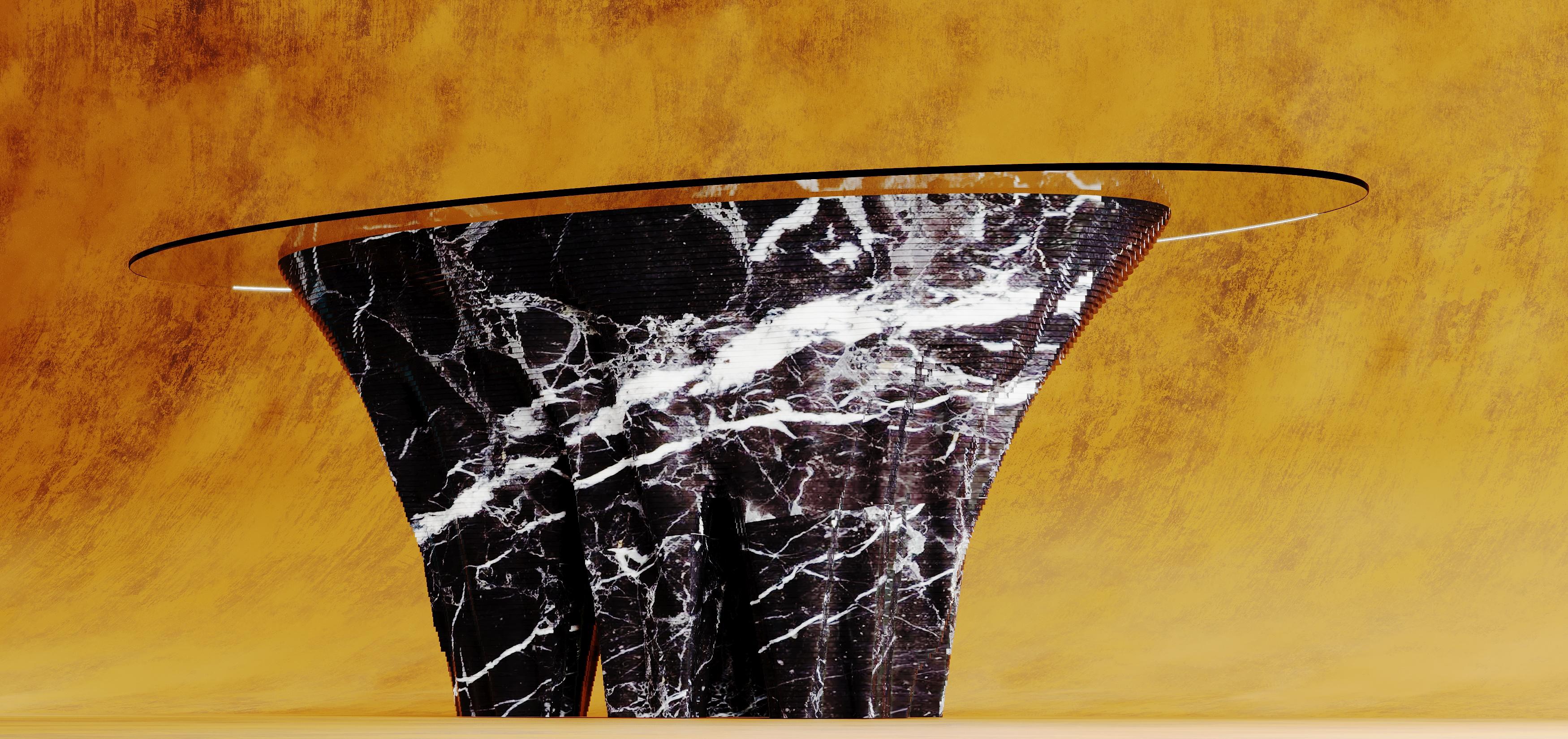Esstisch aus Marmor mit ovaler Glasplatte (Moderne) im Angebot