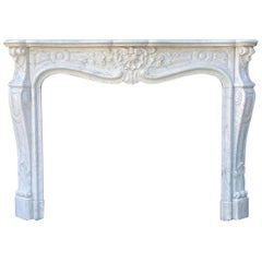 Cheminée en marbre blanc de Carrare de style Louis XV