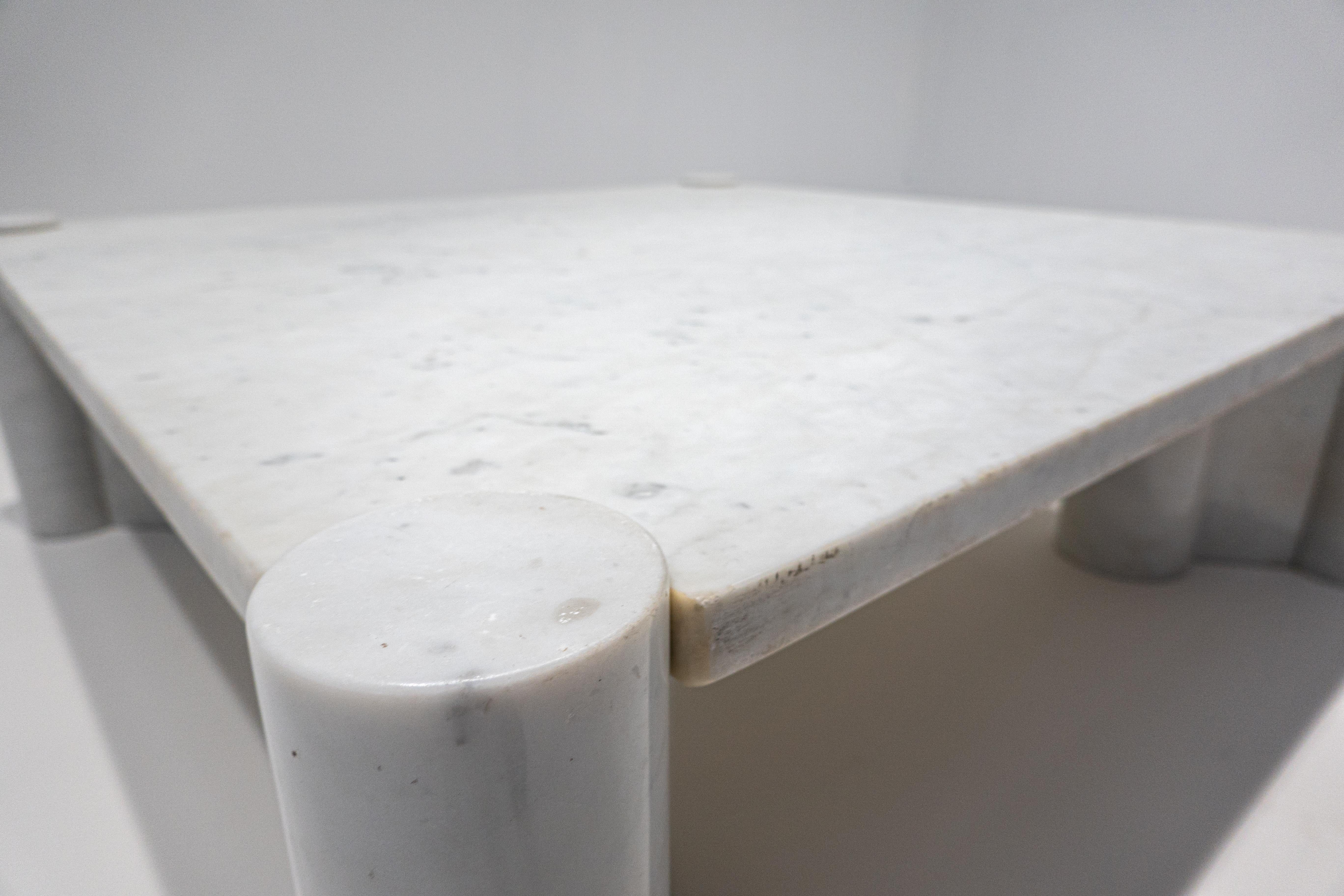 White Carrara marble jumbo coffee table by Gae Aulenti for Knoll Inc. / Knoll International, 1960s.
 