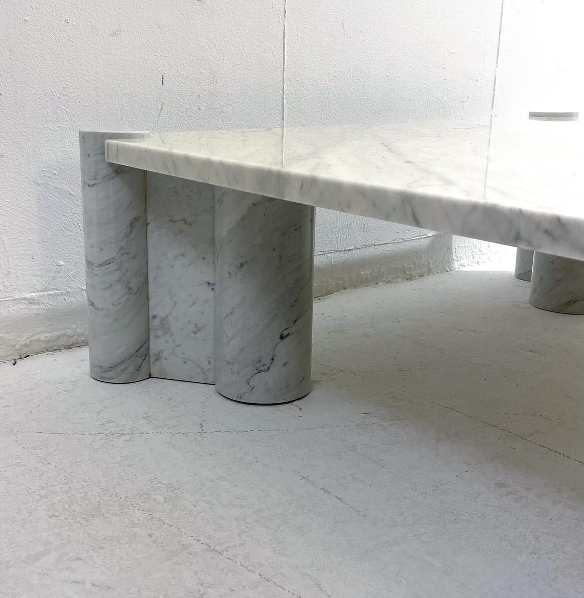 Table basse Jumbo en marbre blanc de Carrare, Gae Aulenti pour Knoll Inc, années 1960