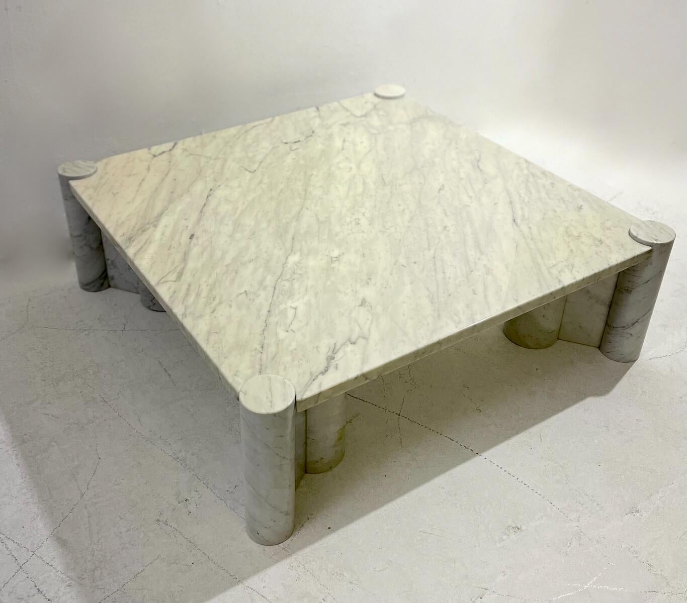 White Carrara Marble Jumbo Coffee Table by Gae Aulenti for Knoll Inc, 1960s In Fair Condition For Sale In Brussels, BE