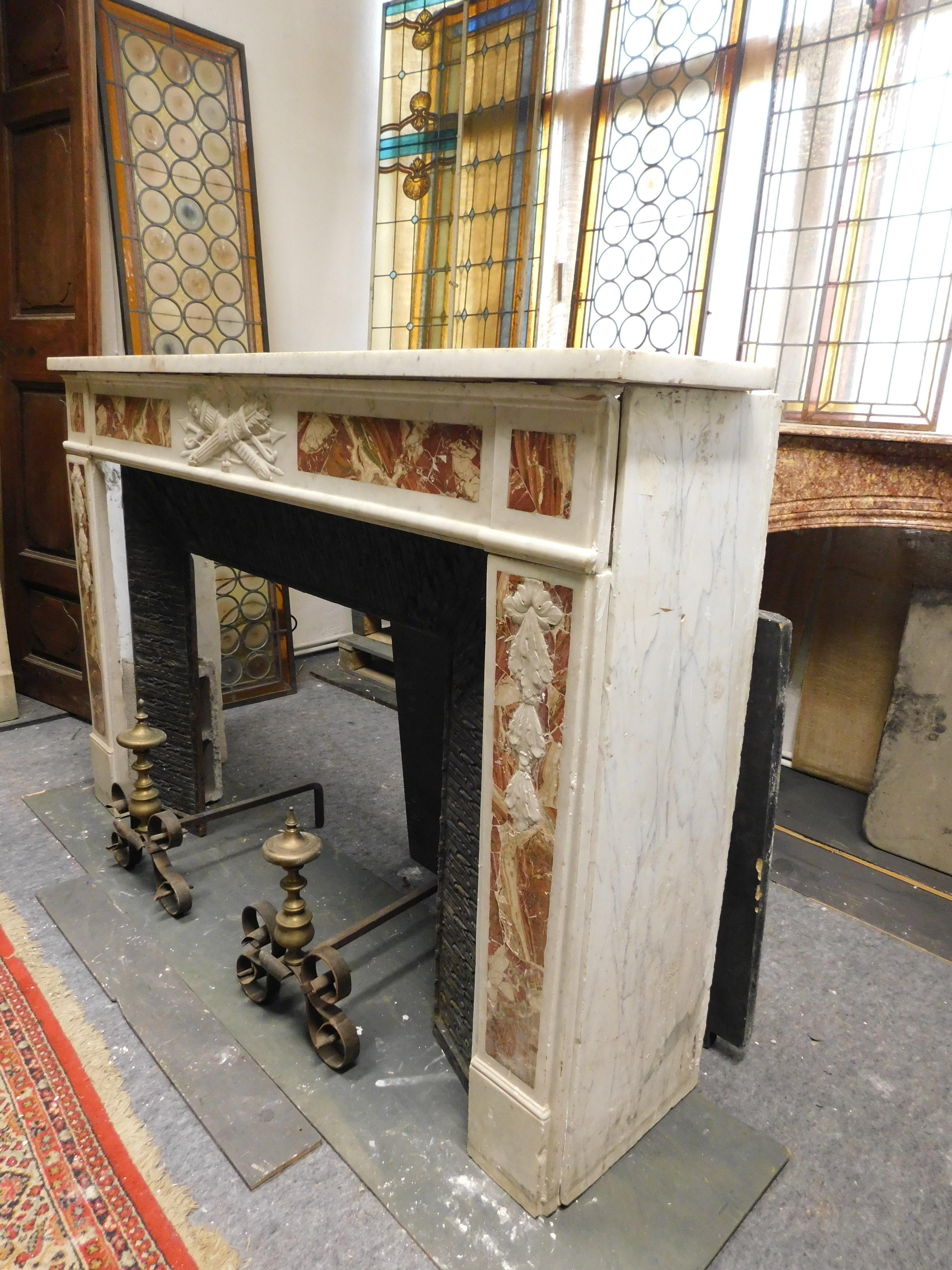 Marbre Cheminée en marbre blanc de Carrare avec incrustations rouges, Louis XVI, France en vente