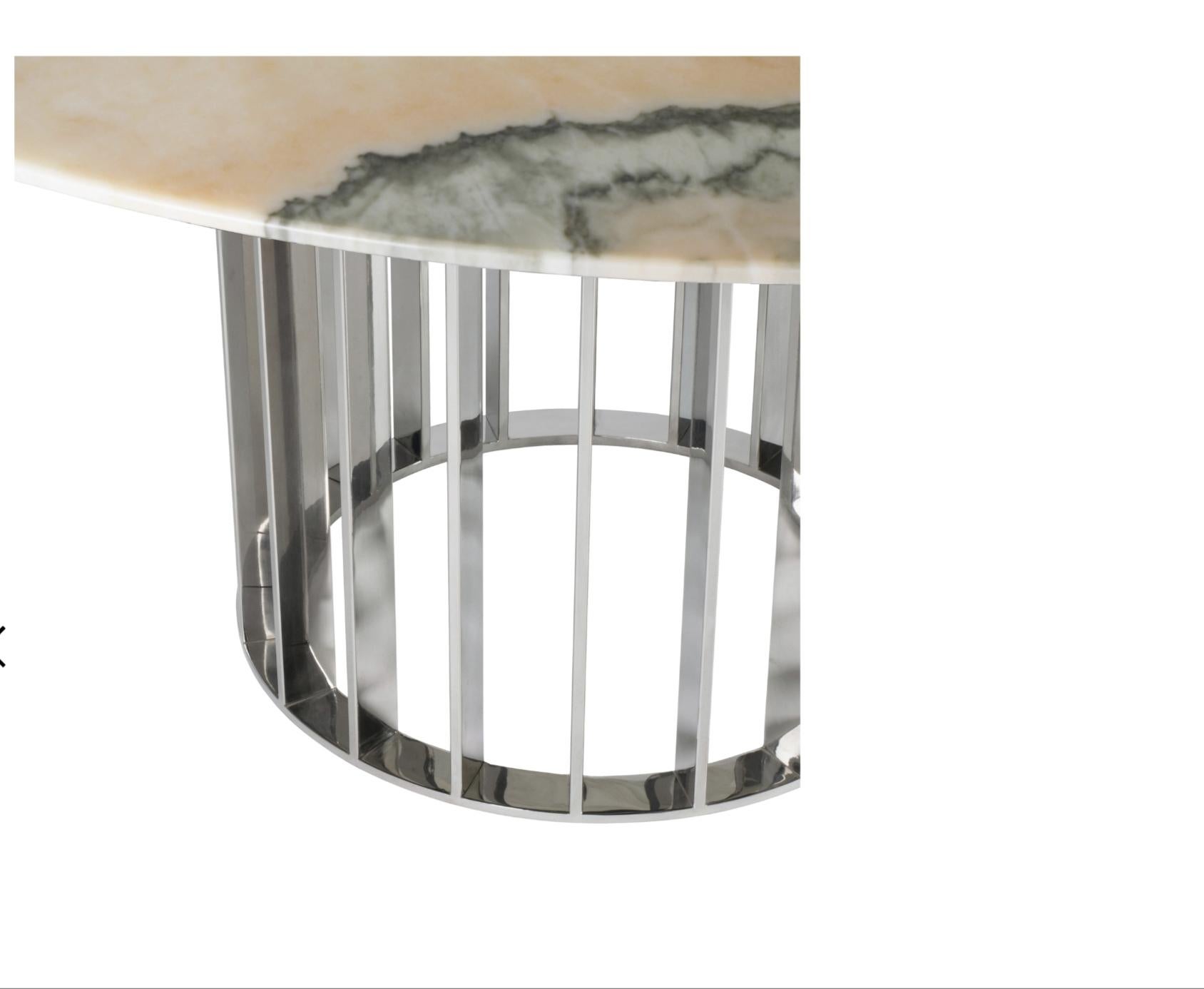 XXIe siècle et contemporain Table de salle à manger en acier inoxydable à finition mate en marbre blanc de Carrare en vente