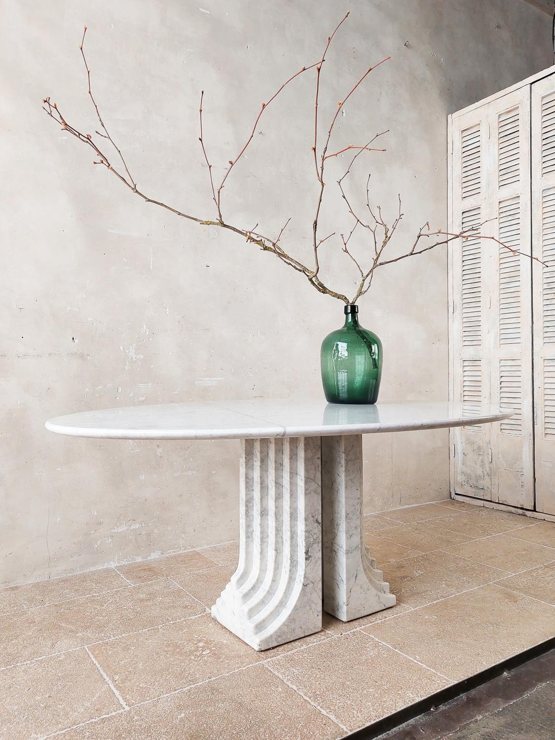 Italian White Carrara Marble Oval Dining Table by Carlo Scarpa, Italy, 1970s For Sale