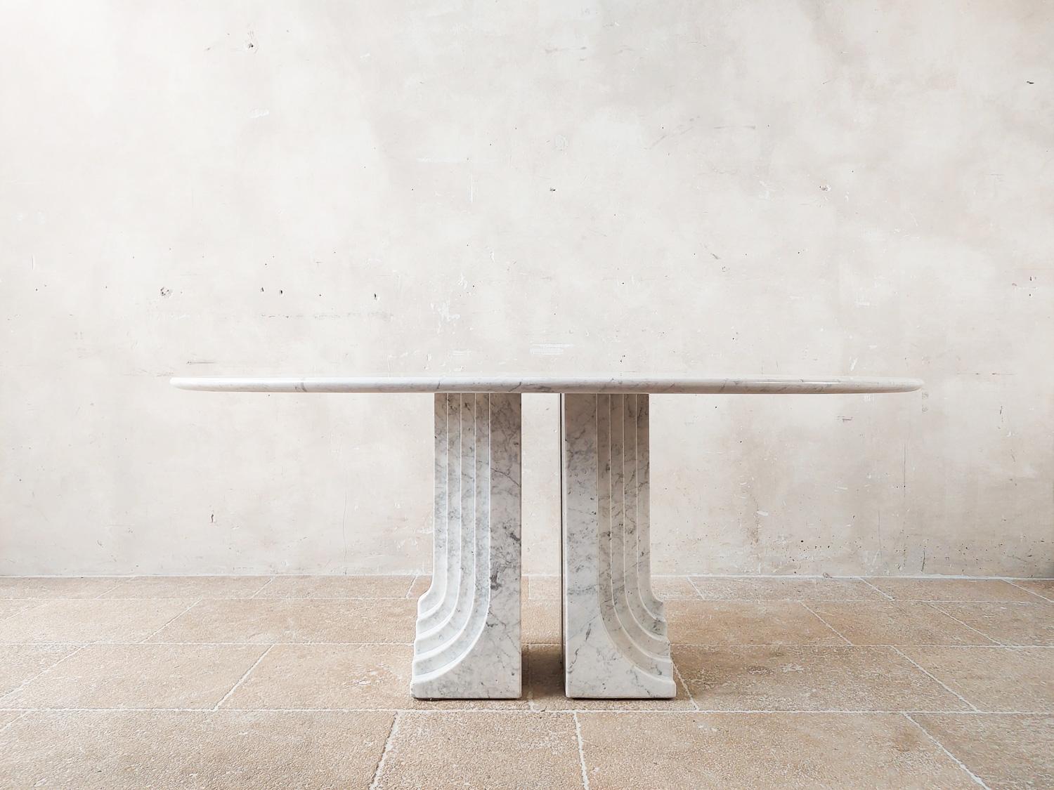 Table de salle à manger ovale en marbre blanc de Carrare par Carlo Scarpa, Italie, 1970 Bon état - En vente à Baambrugge, NL