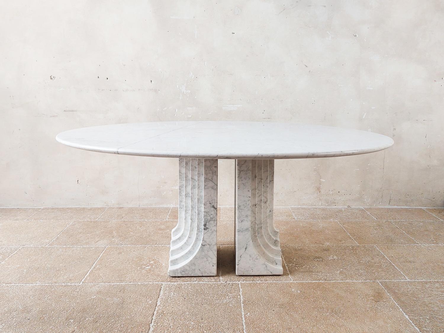 Late 20th Century White Carrara Marble Oval Dining Table by Carlo Scarpa, Italy, 1970s For Sale