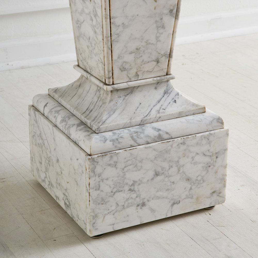 White Carrara Marble Pedestal with Rotating Top In Good Condition In Chicago, IL