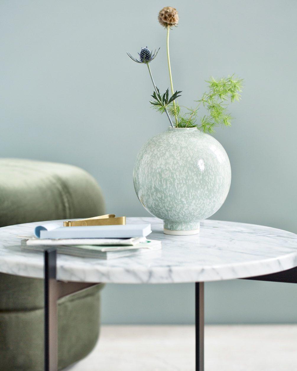 Post-Modern White Carrara Marble Single Deck Table by OxDenmarq