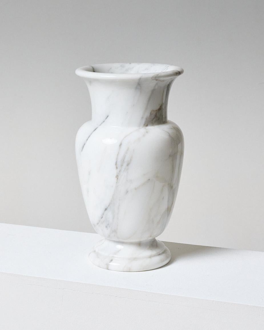20th Century White Carrara marble vase, 1970s For Sale