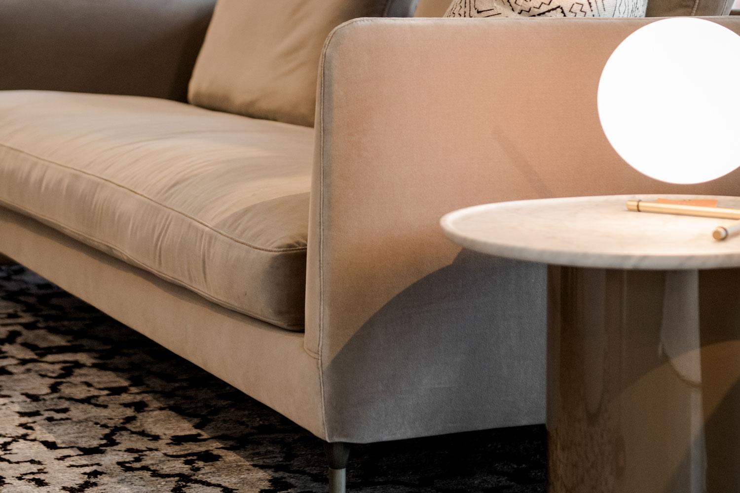 Italian White Carrara Oval Marble-Top with Lacquered Base Side Table, B&B Italia