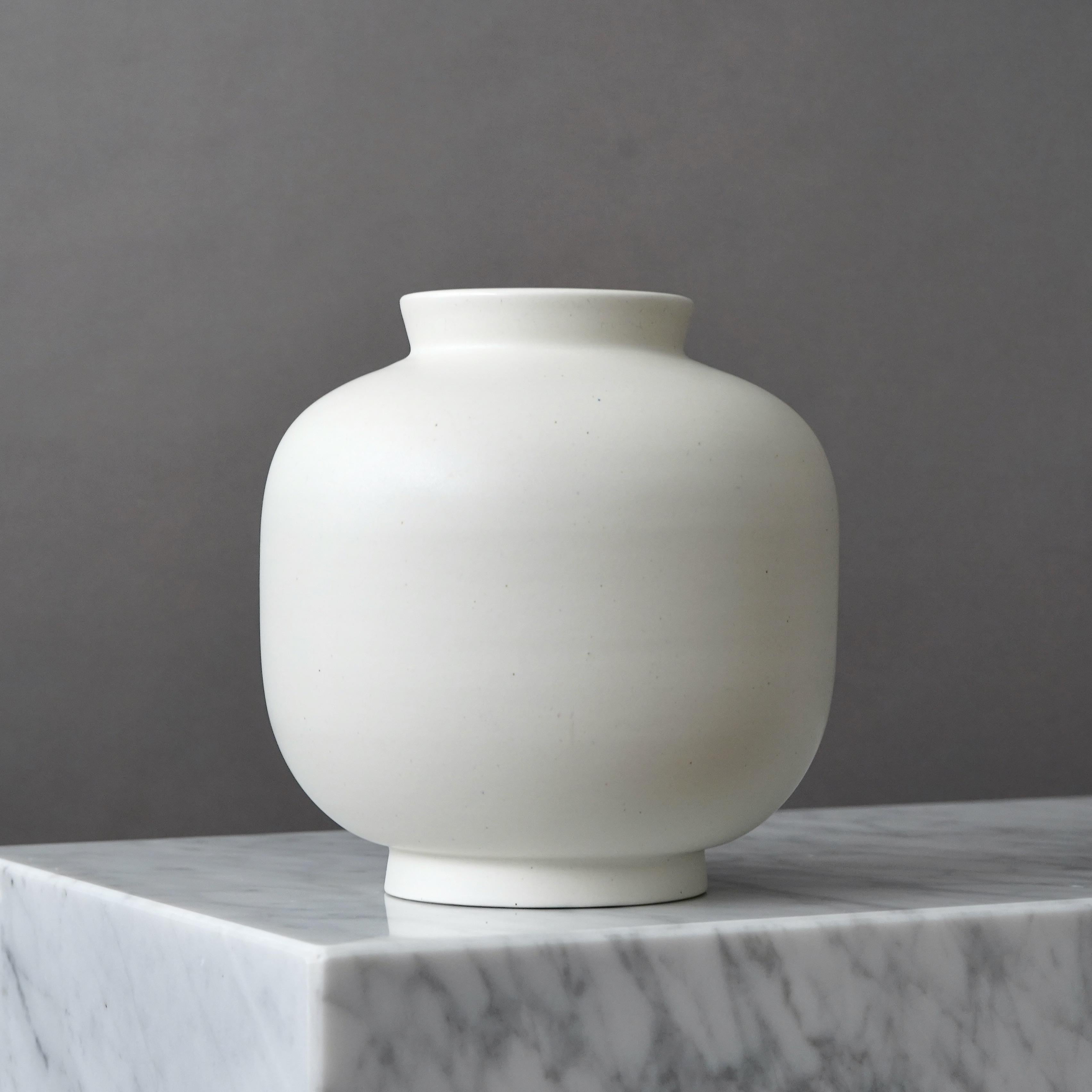 Svedese Vaso 'Carrara' bianco di Wilhelm Kage per Gustavsberg, Svezia, anni '30 in vendita