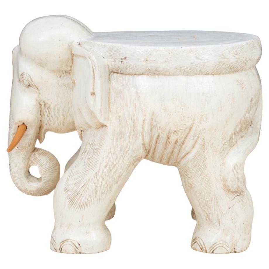Anglo-indien Tabouret éléphant sculpté blanc en vente