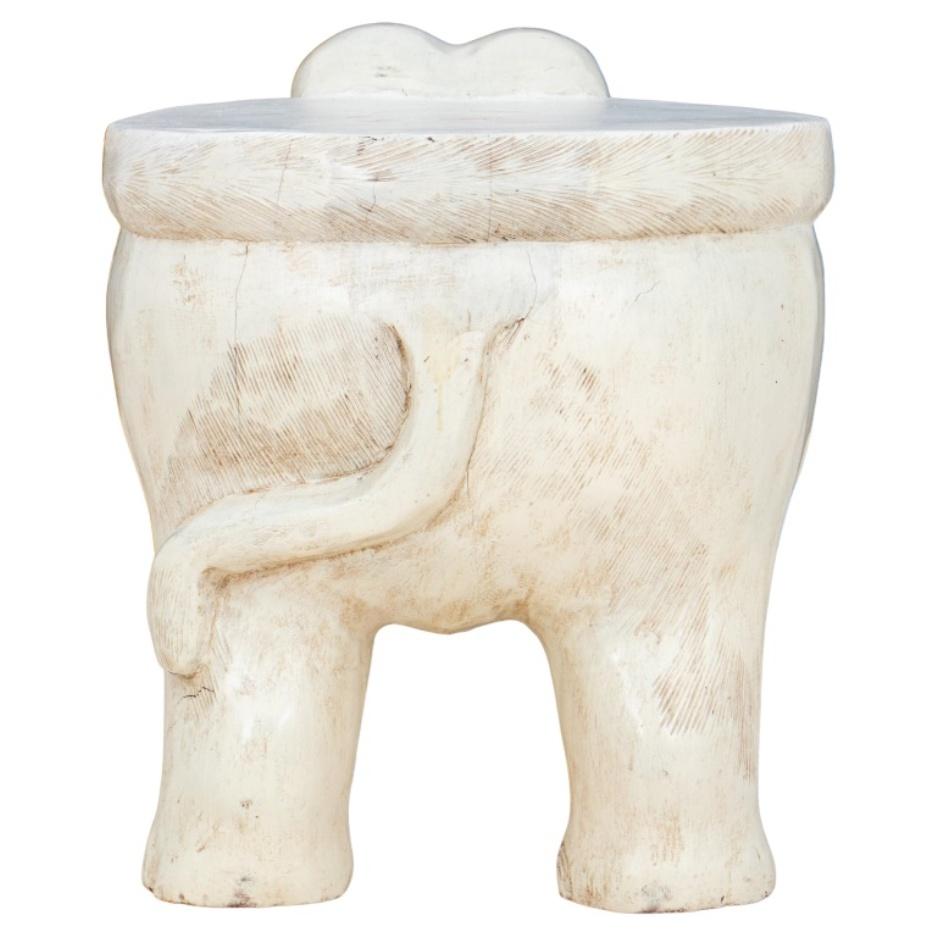 Weißer geschnitzter Elefantenhocker im Zustand „Gut“ im Angebot in New York, NY