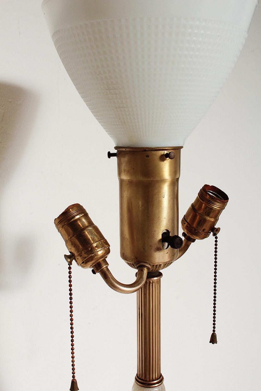 Stehlampe aus weißem Muranoglas mit Blattgoldeinschlüssen, um 1950 im Angebot 1
