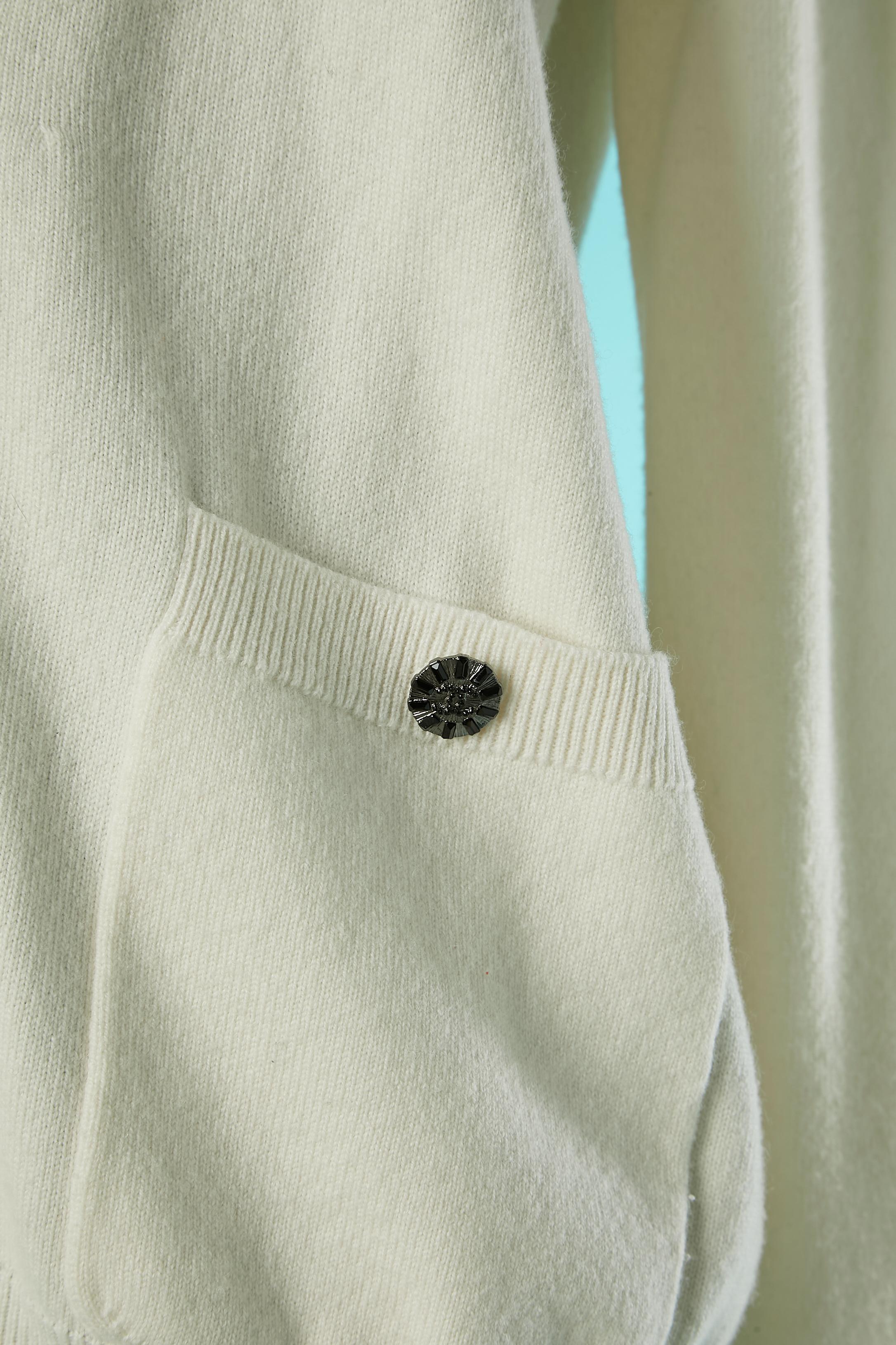 White cashmere cardigan with black sequin collar CHANEL In Excellent Condition For Sale In Saint-Ouen-Sur-Seine, FR