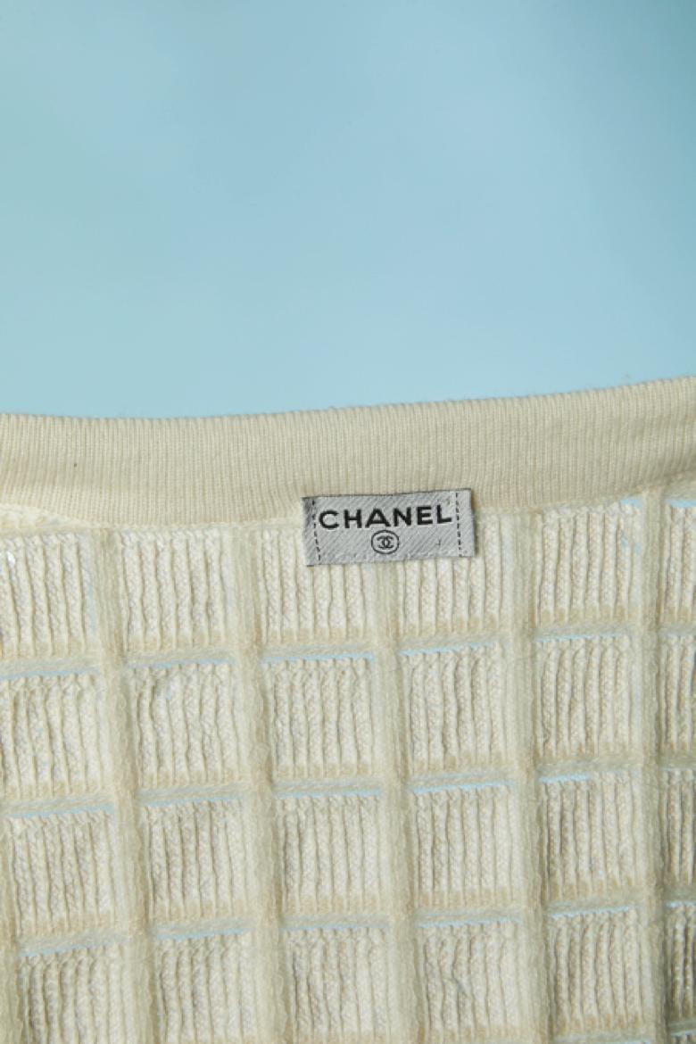 Cardigan en cachemire blanc avec paillettes CHANEL en vente 2