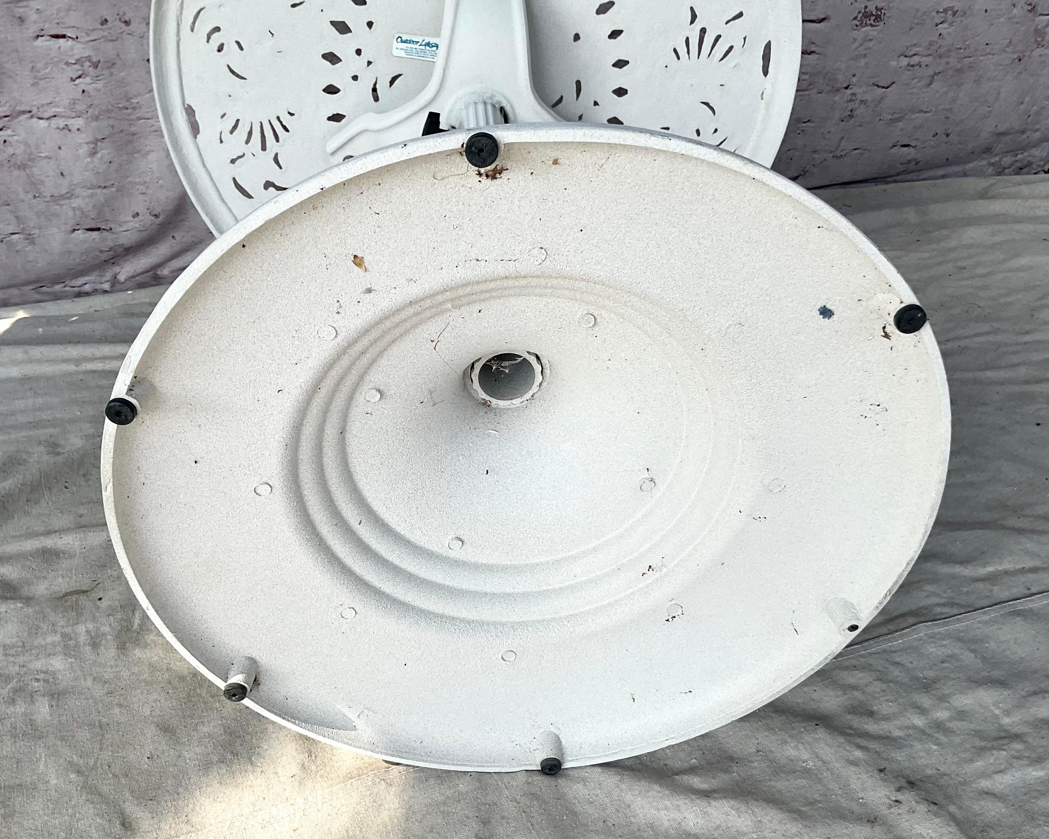 XX secolo Tavolo da Patio in Alluminio Fuso Whiting in vendita