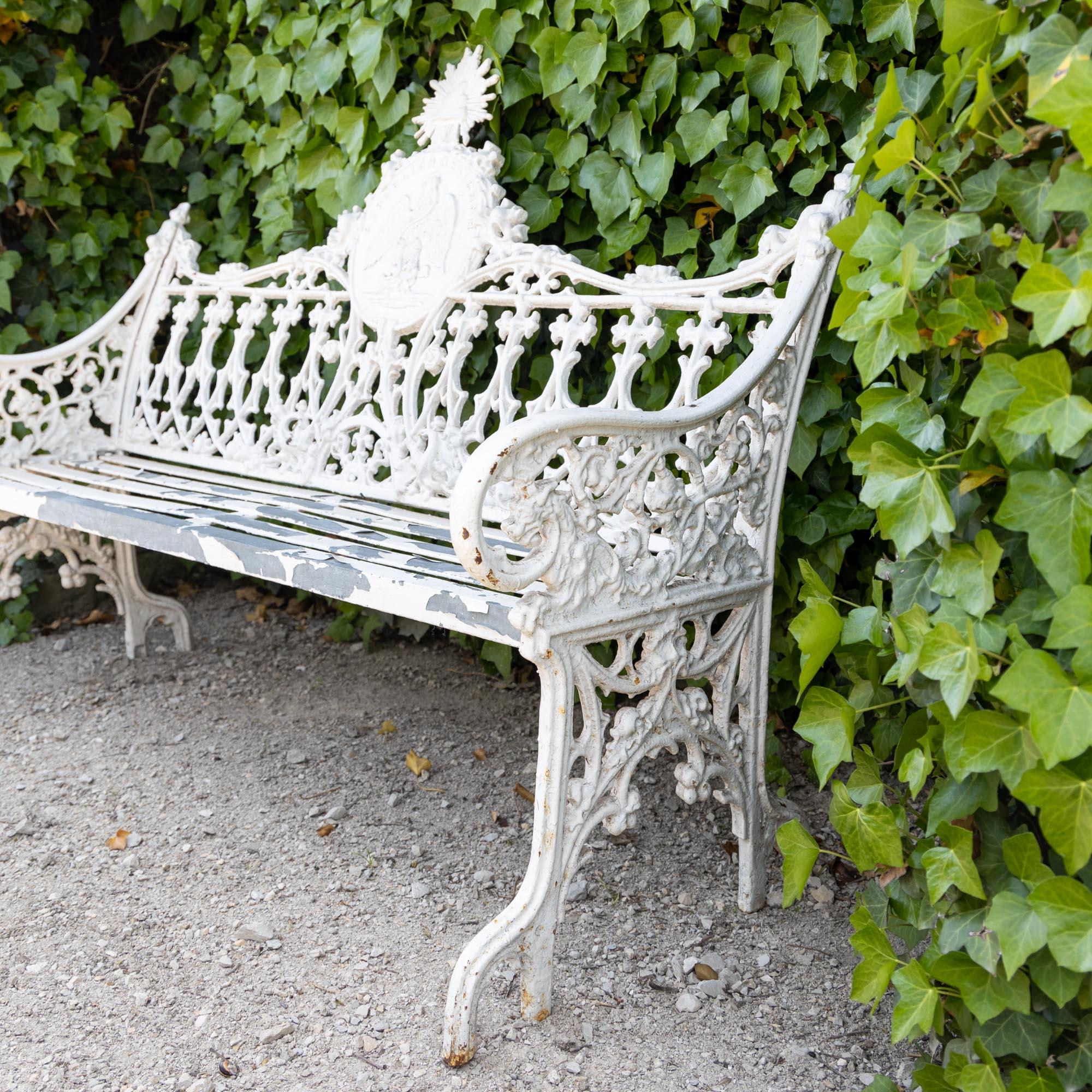 White cast iron garden bench, 20th century In Good Condition For Sale In Greding, DE