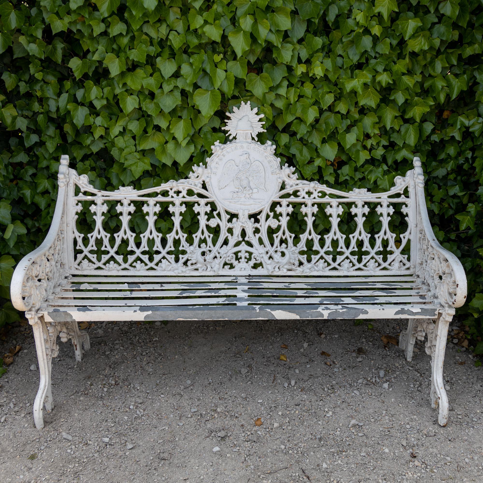 White cast iron garden bench, 20th century For Sale 1