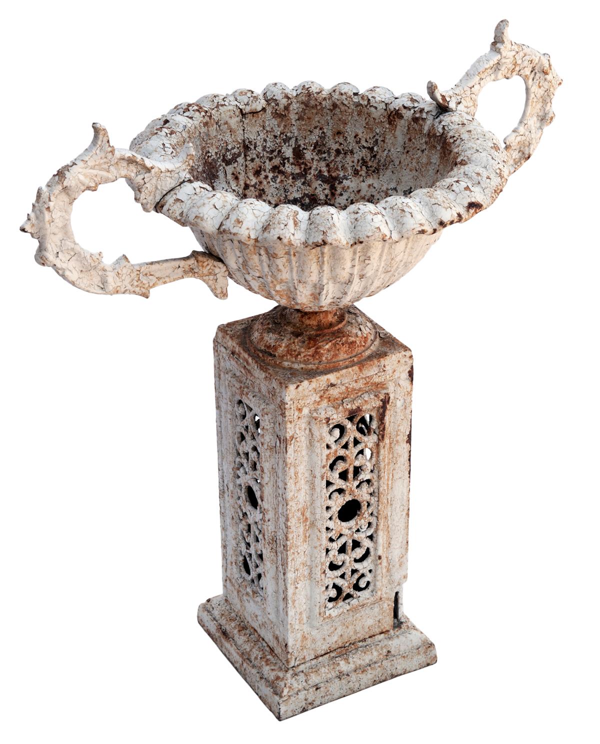 Victorien Urne de jardin en fonte blanche en vente