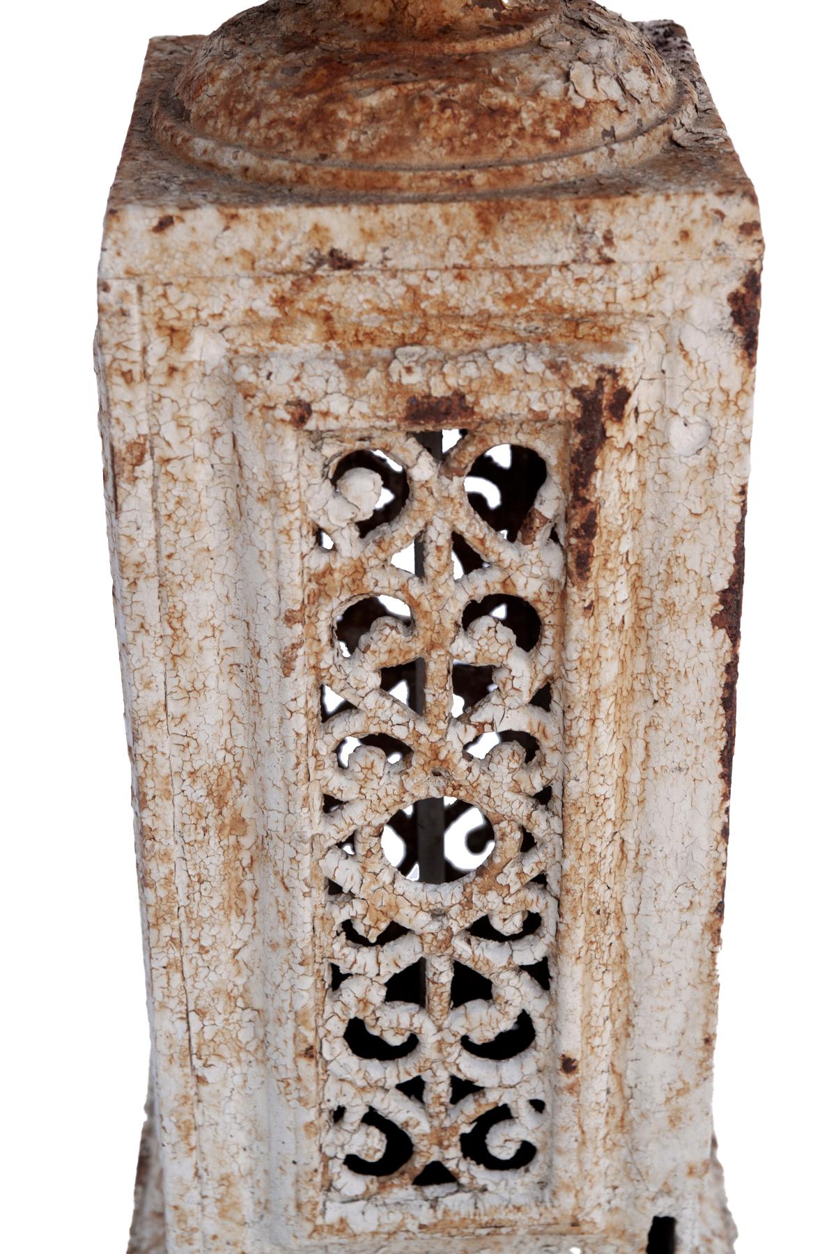 XIXe siècle Urne de jardin en fonte blanche en vente