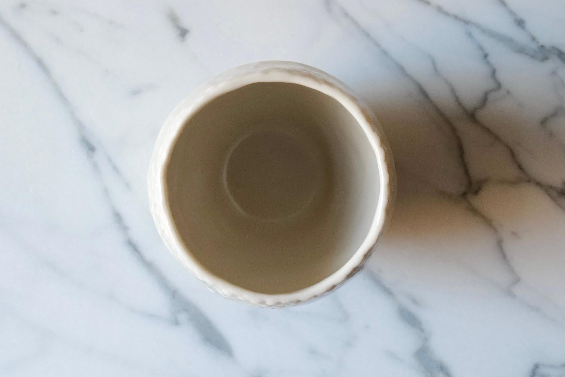 White Caviar Porcelain Tumbler by Lana Kova In New Condition In New York City, NY