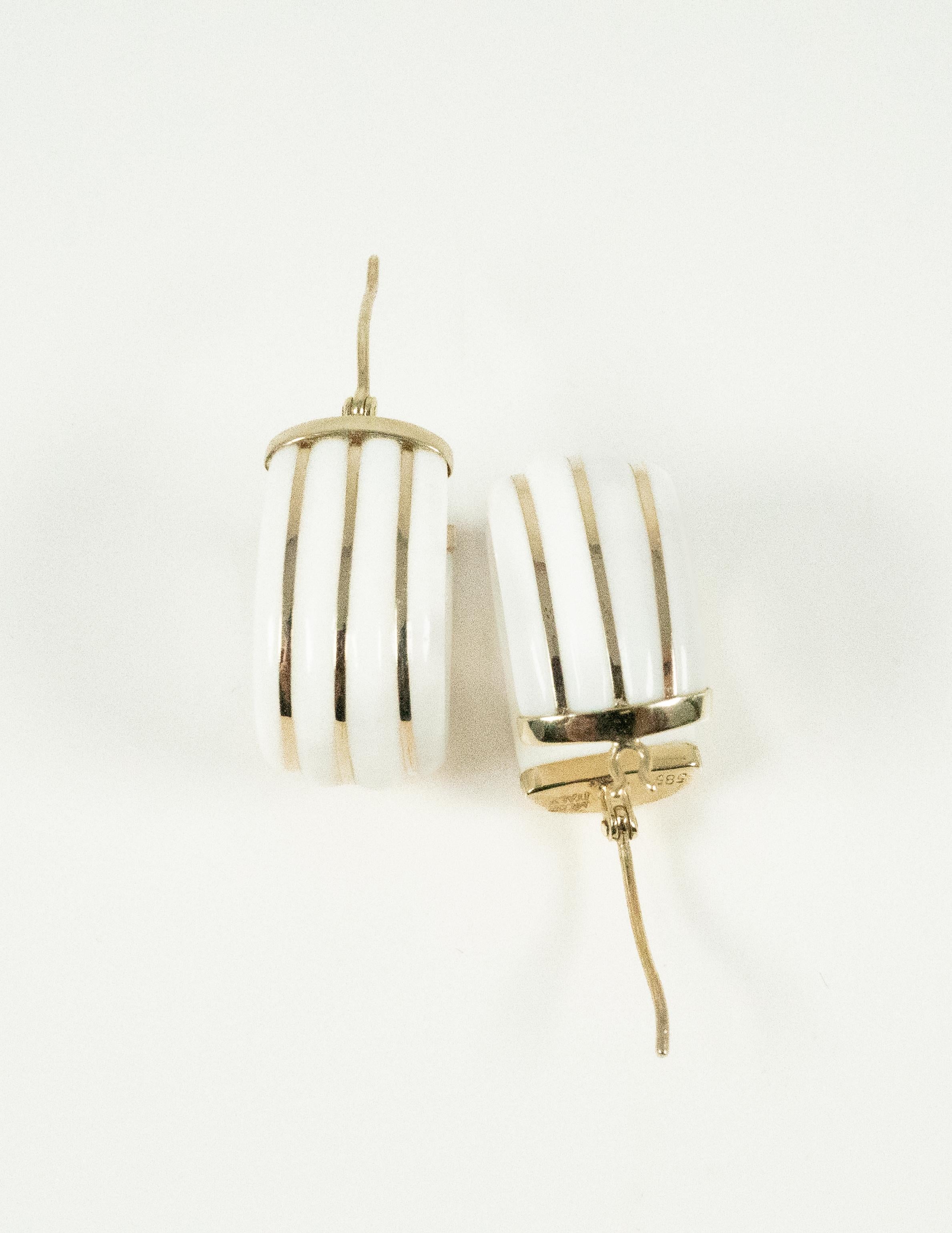 White Ceramic and 14 Karat Yellow Gold Hoop Earrings For Sale 1