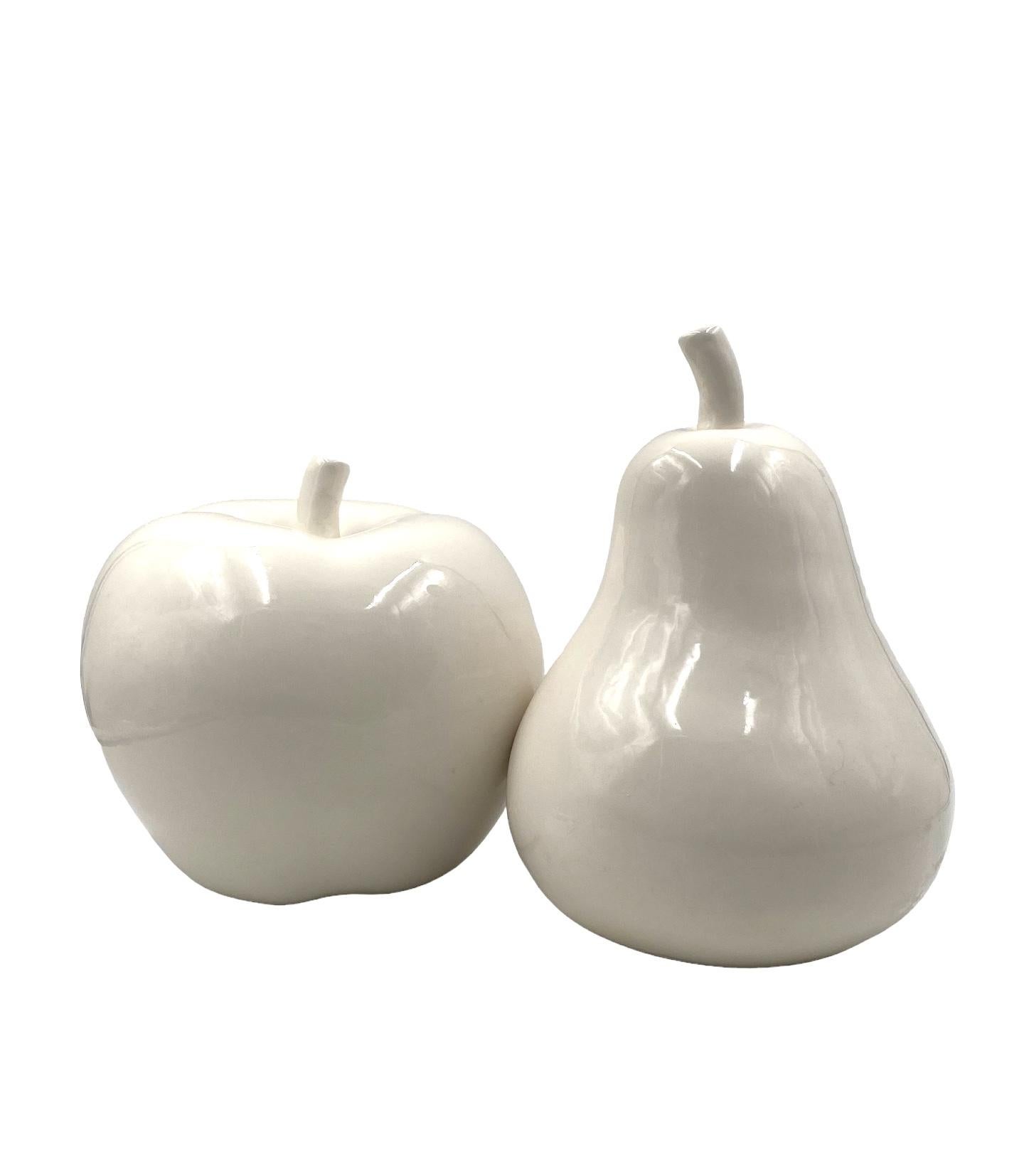 Esculturas de cerámica blanca Manzana y Pera, Italia ca. 1980 en venta 4