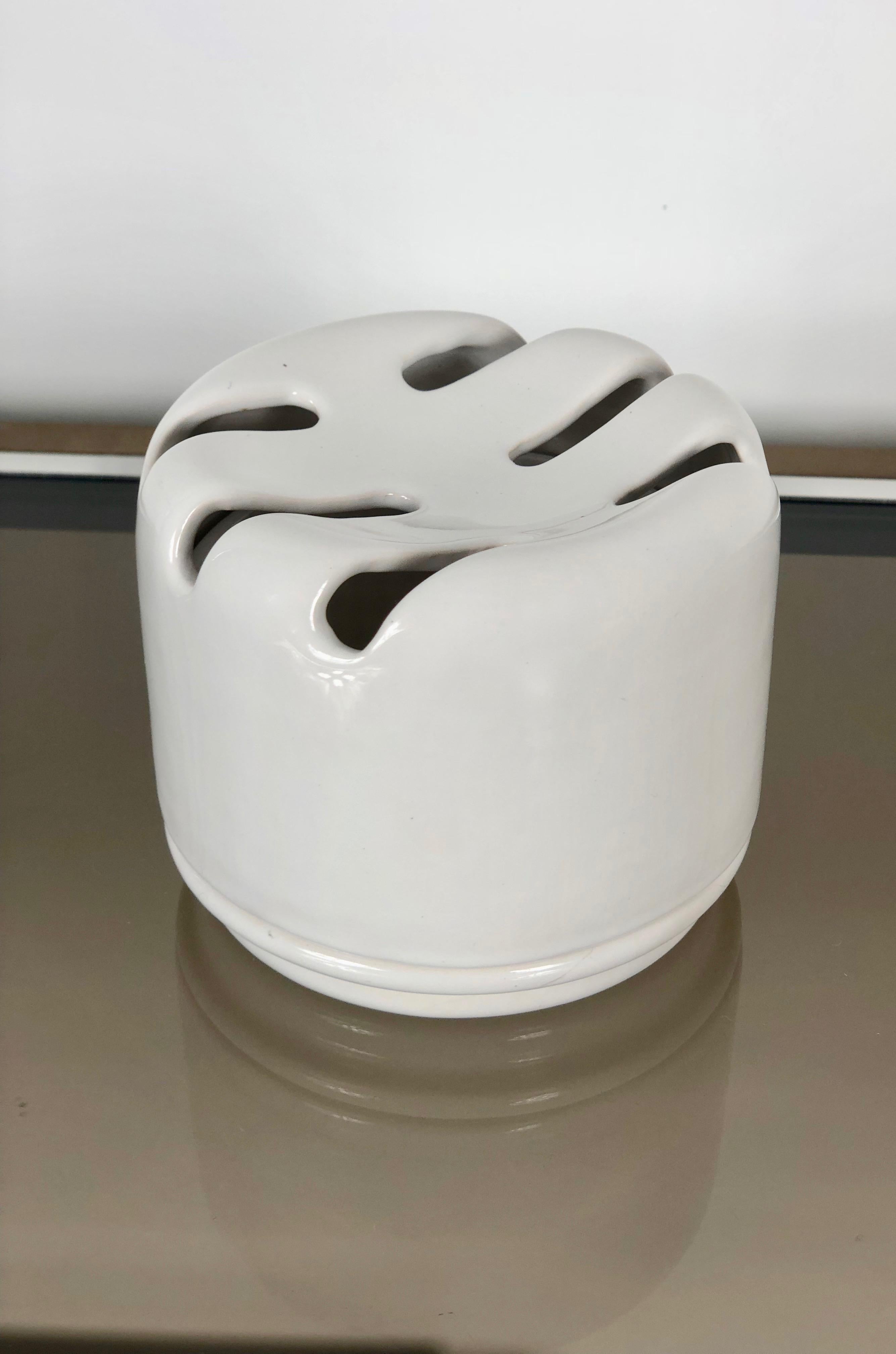 Weißer weißer Keramik-Aschenbecher „Liisi“ von Liisi Beckmann für Gabbianelli, 1970er Jahre, Italien (Italienisch) im Angebot