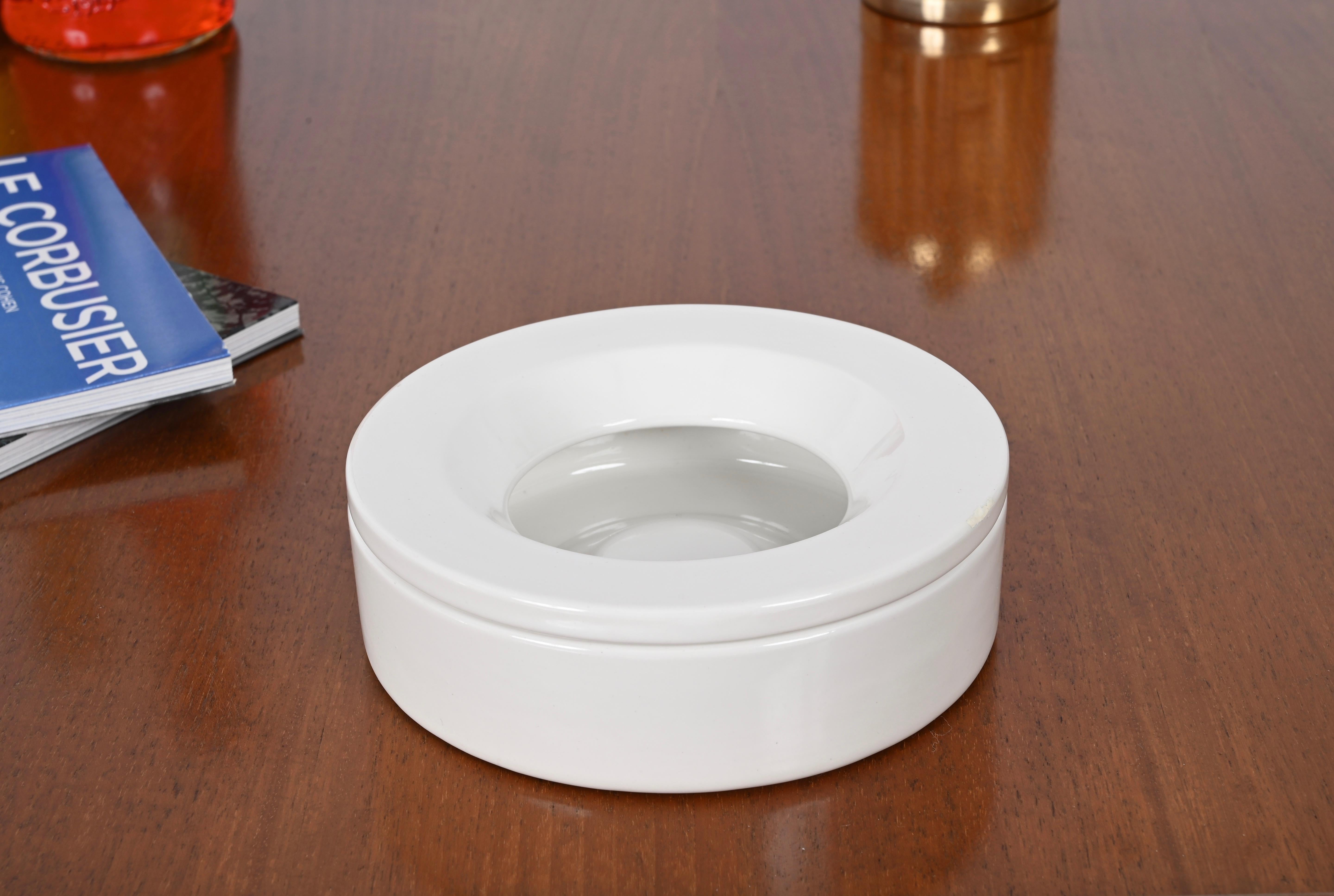 White Ceramic Ashtray Signed by Angelo Mangiarotti for Danese Milano, Italy 1964 For Sale 5