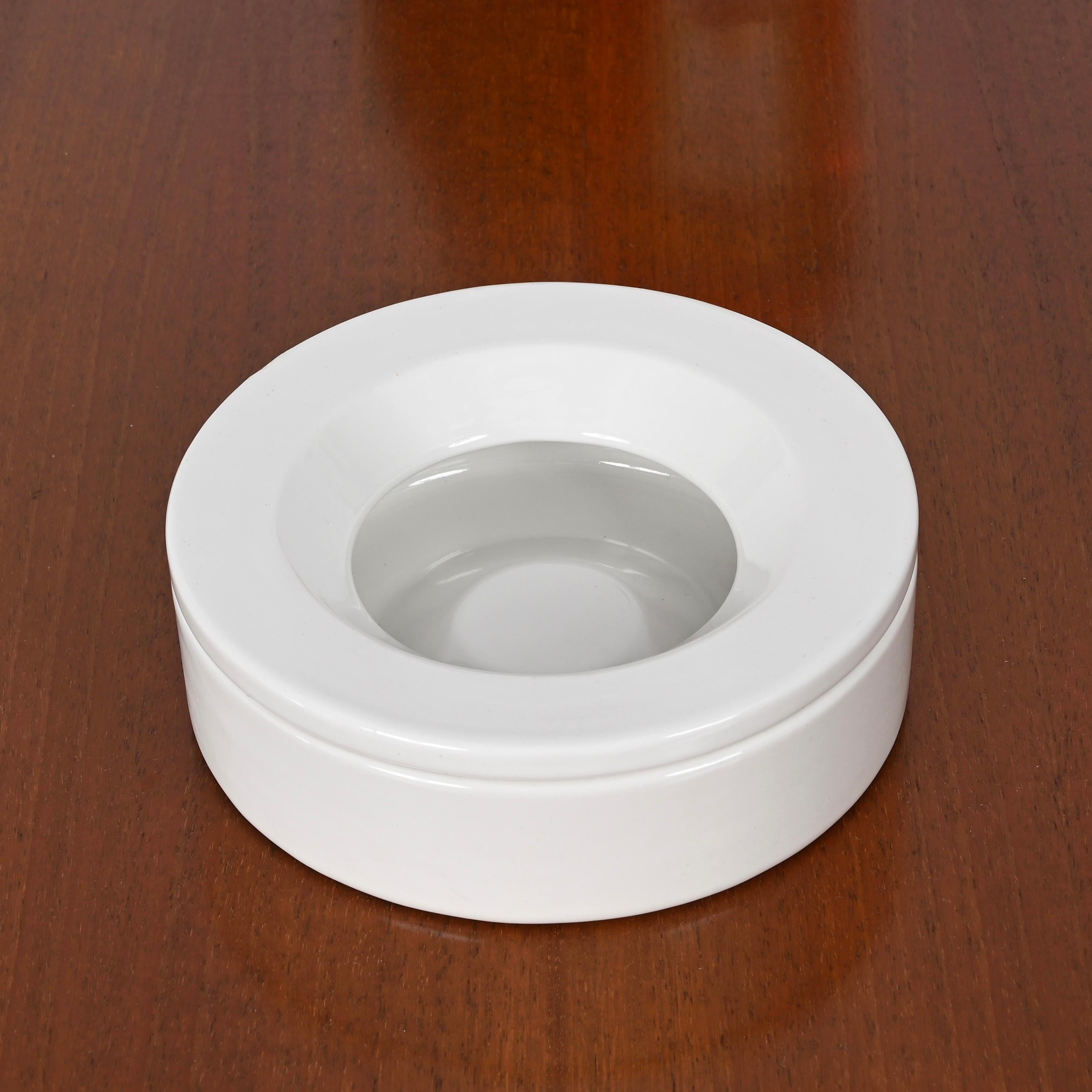 Mid-Century Modern White Ceramic Ashtray Signed by Angelo Mangiarotti for Danese Milano, Italy 1964 For Sale