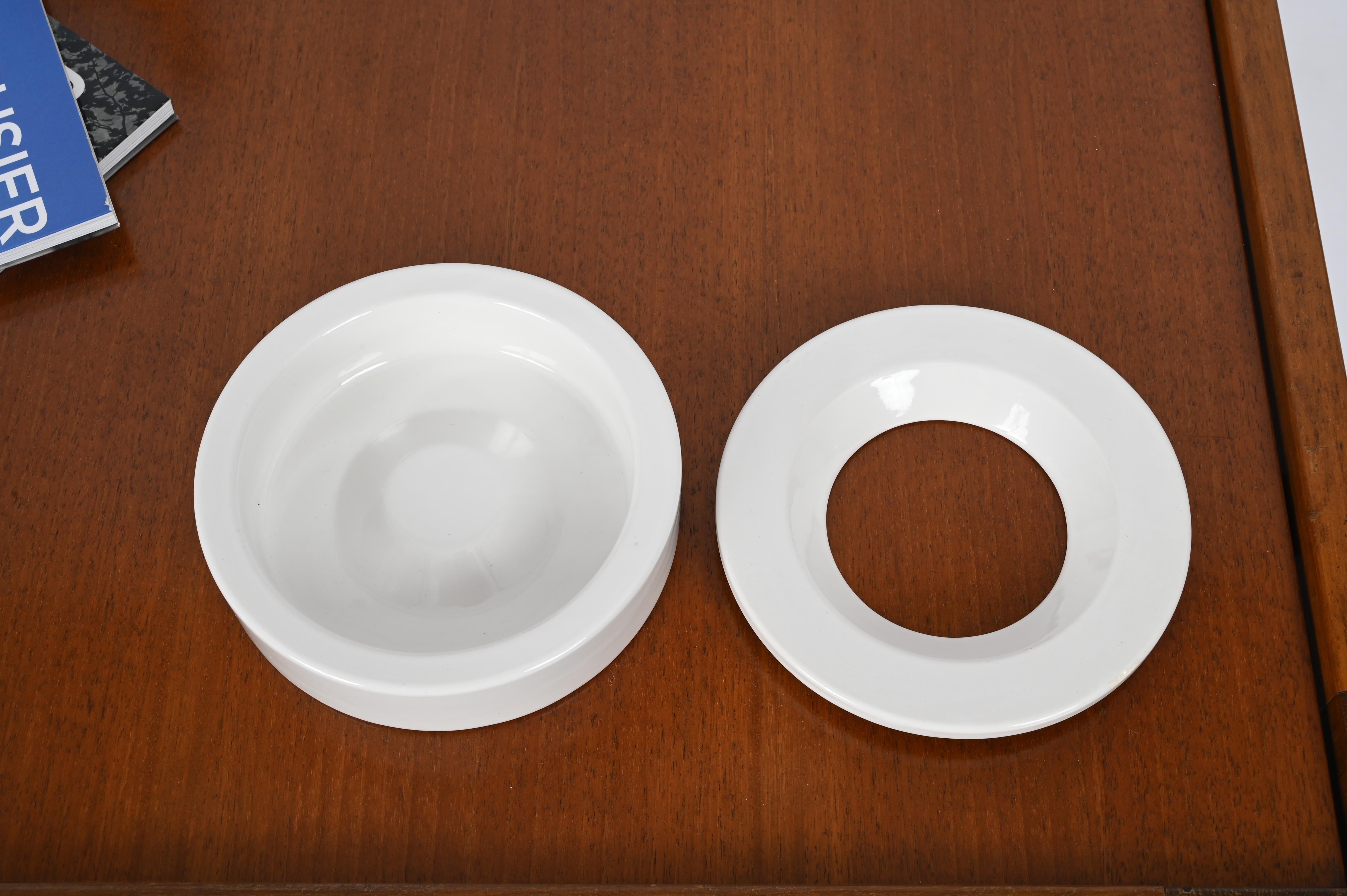 White Ceramic Ashtray Signed by Angelo Mangiarotti for Danese Milano, Italy 1964 For Sale 1
