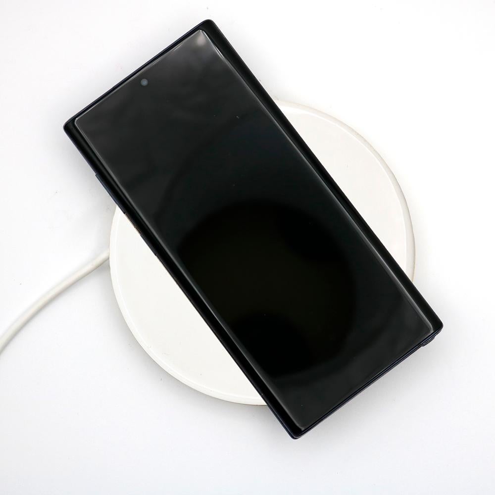 Minimaliste Base en céramique blanche, petite, chargeur sans fil 15W en vente