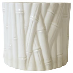 Cache-pot ou jardinière en céramique blanche avec motif de bambou