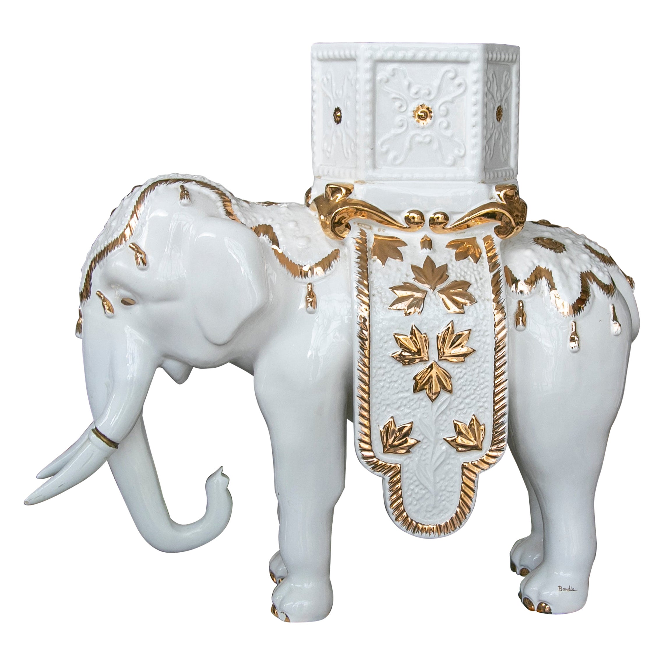 Scultura Elefante in ceramica bianca firmata "Bondia