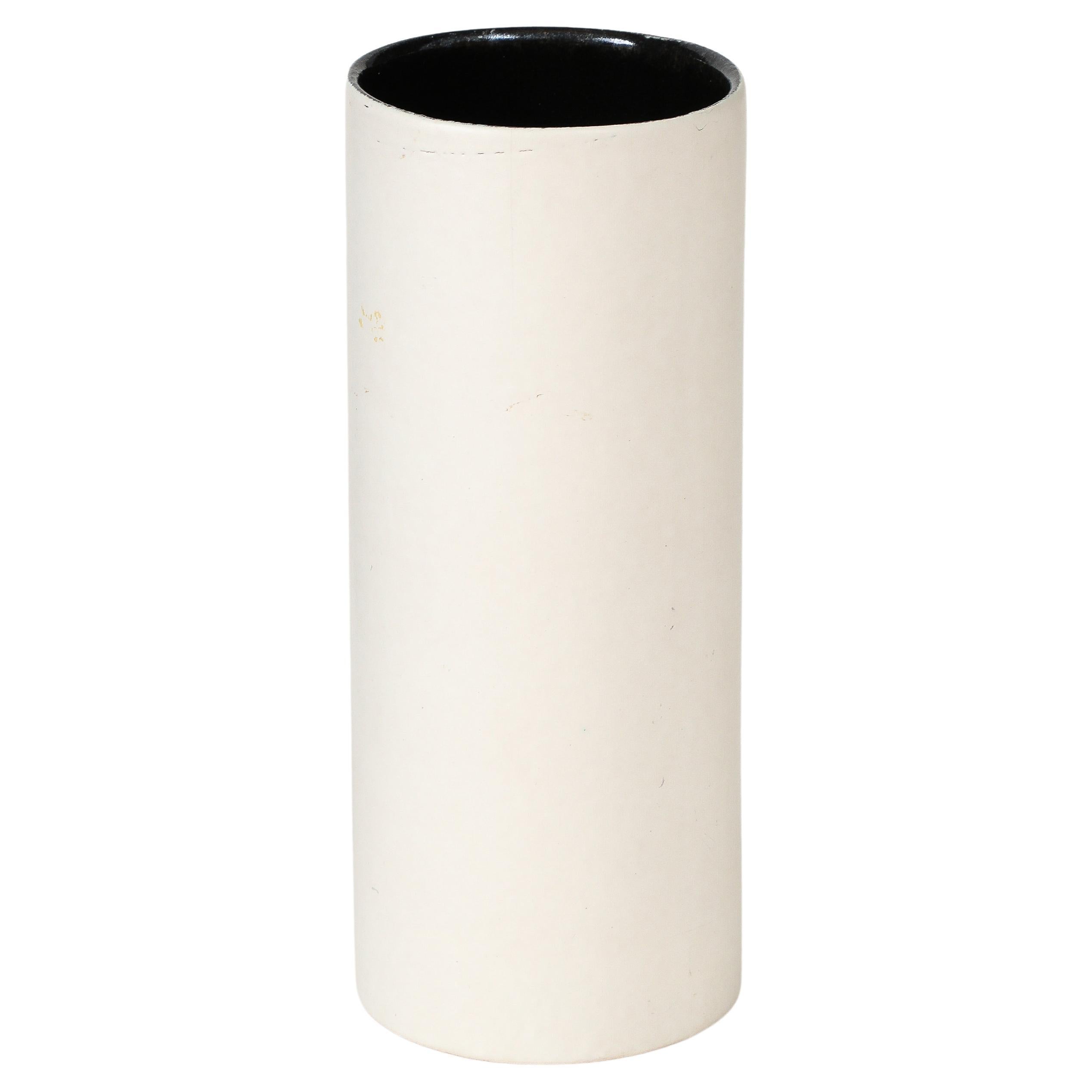 Vase d'époque en céramique blanche de style Georges Jouve, intérieur noir, France, 1950, no.
