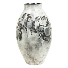 Vase d'après-guerre en céramique blanche à motif de cheval