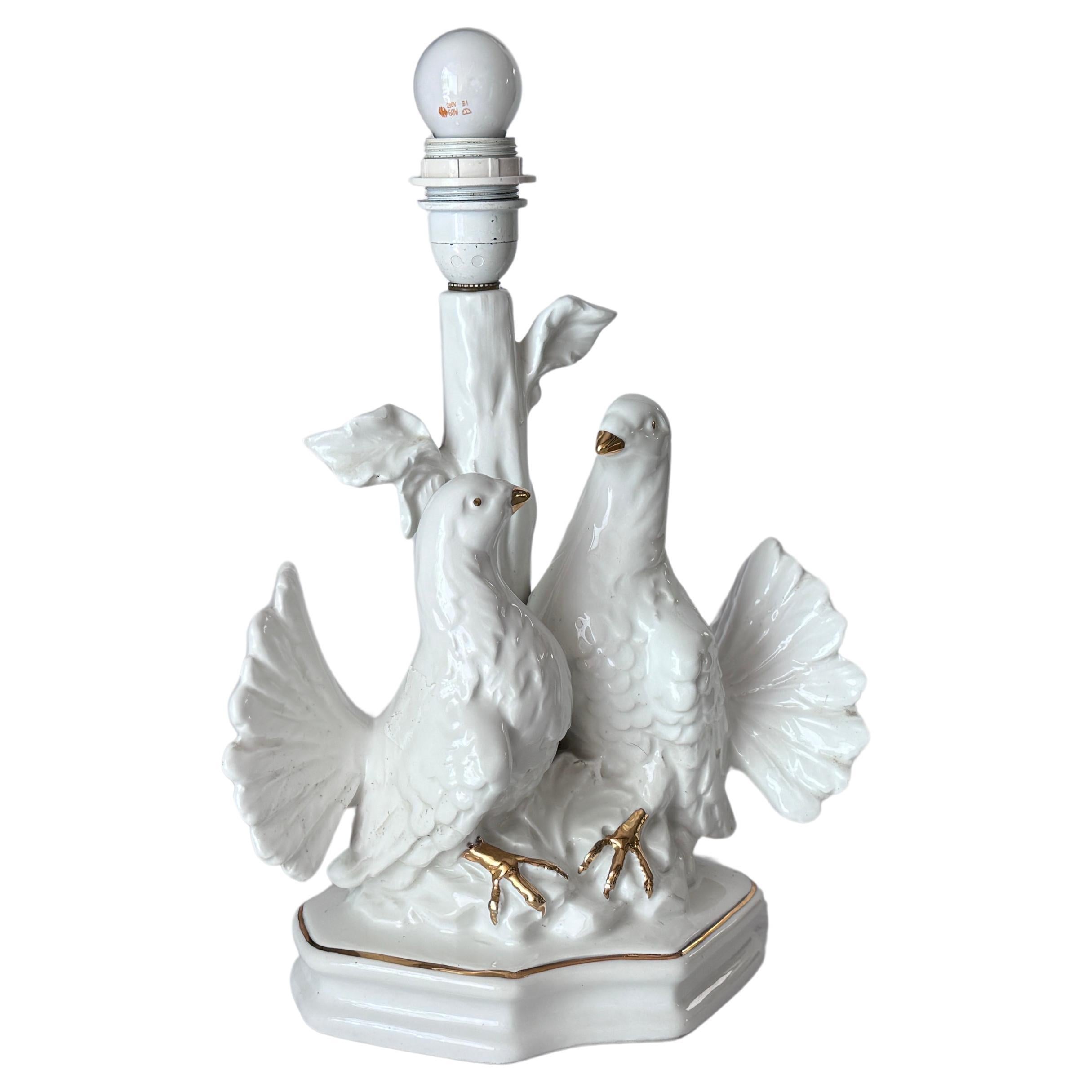 Weiße Keramiklampe Repräsentativ für Colombes Frankreich 20. (Französisch) im Angebot