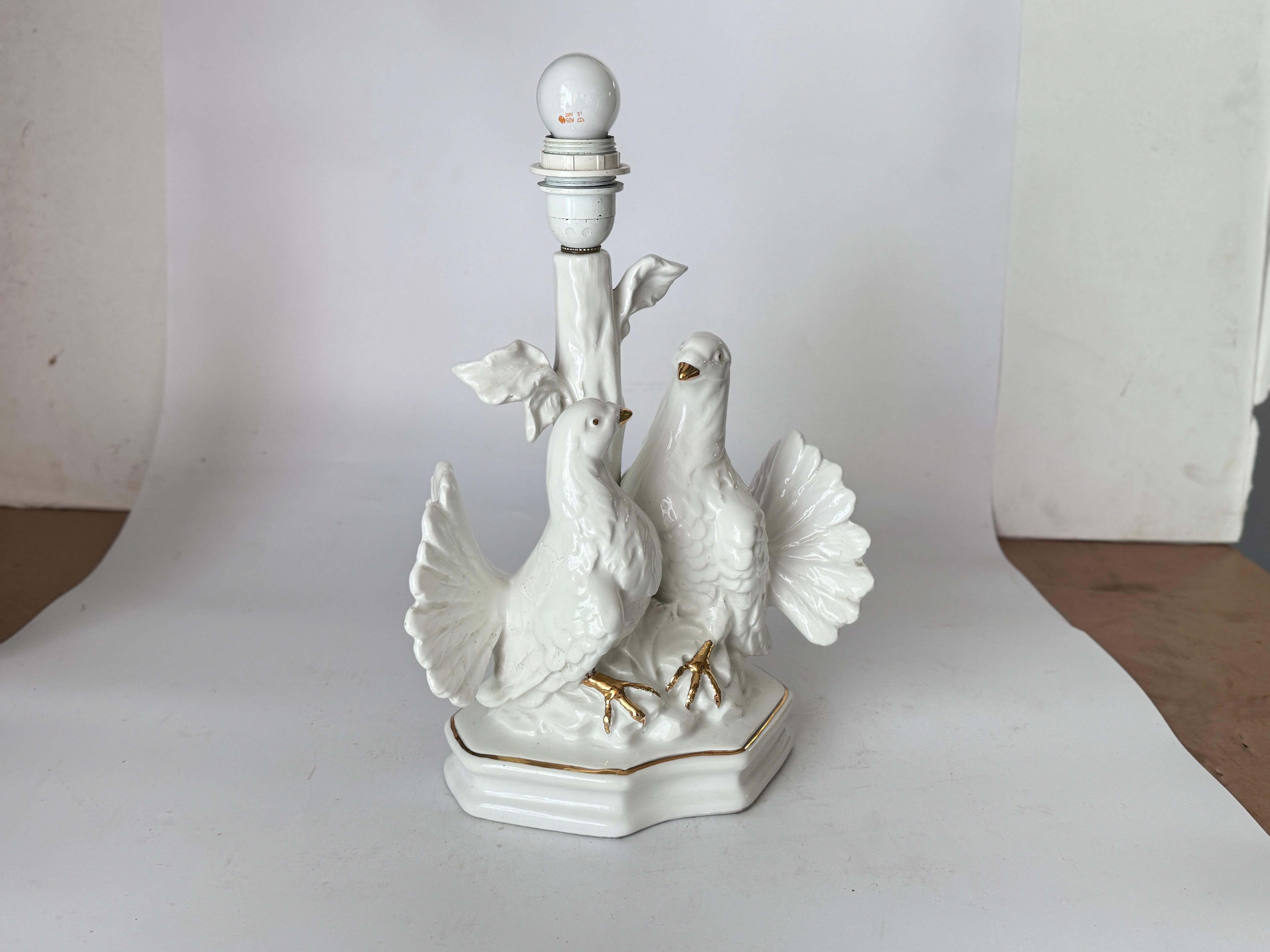 Weiße Keramiklampe Repräsentativ für Colombes Frankreich 20. im Angebot 4