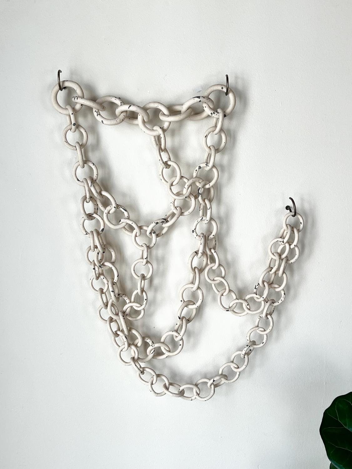 white Ceramic Link Chain Wall Sculpture in vendita 2